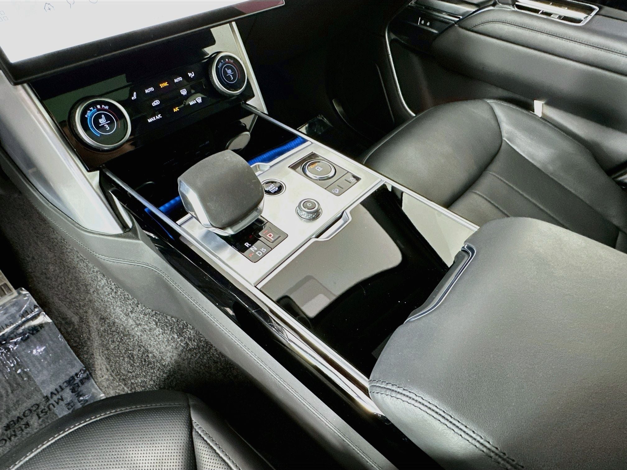 2023 Land Rover Range Rover SE LWB