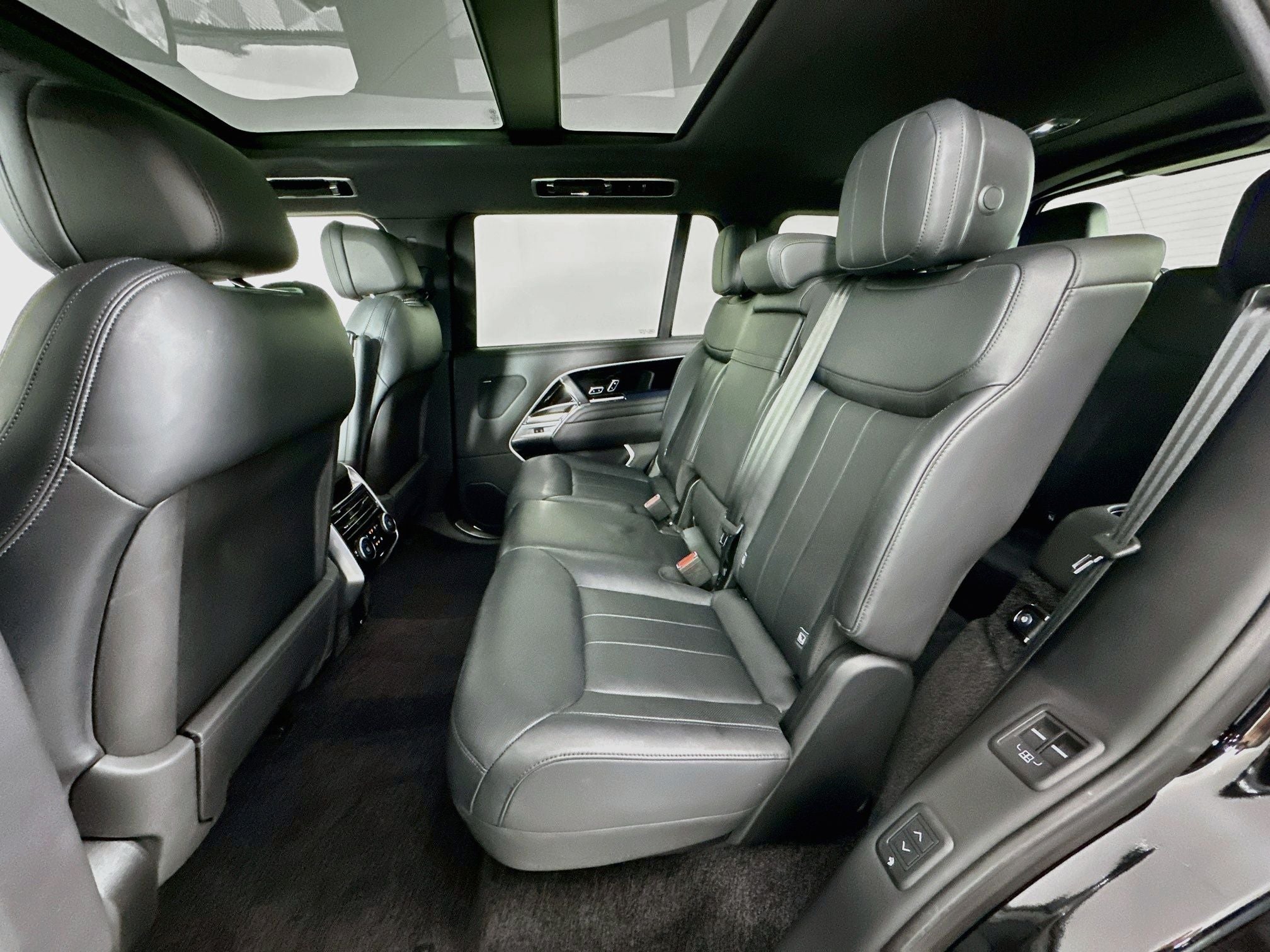 2023 Land Rover Range Rover SE LWB