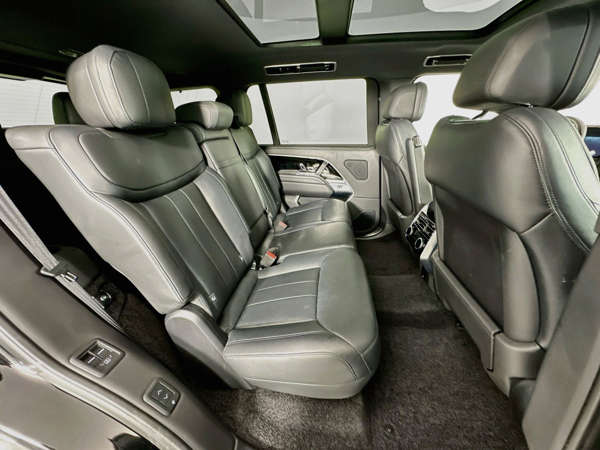 2023 Land Rover Range Rover SE LWB