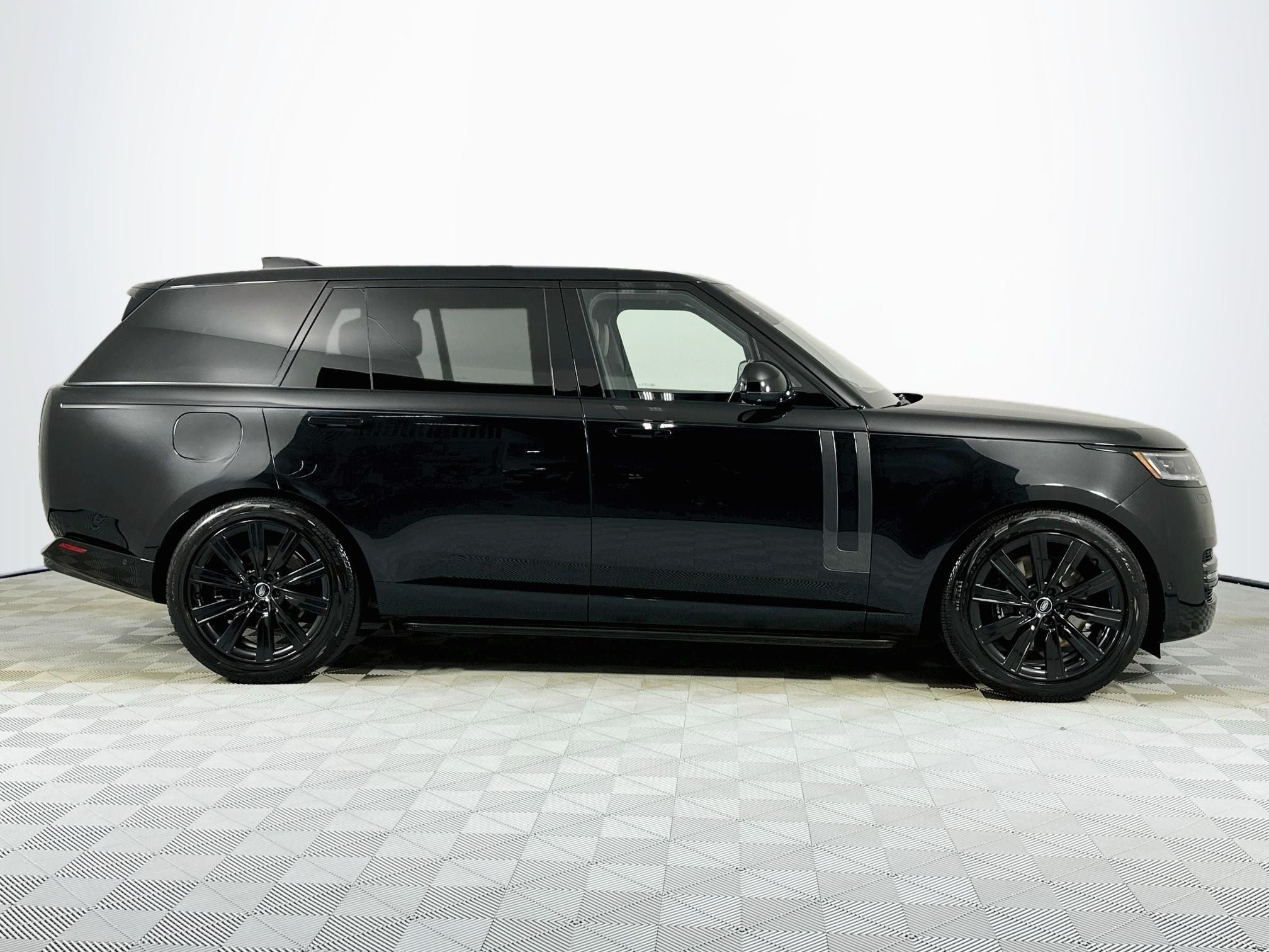 2023 Land Rover Range Rover SE LWB
