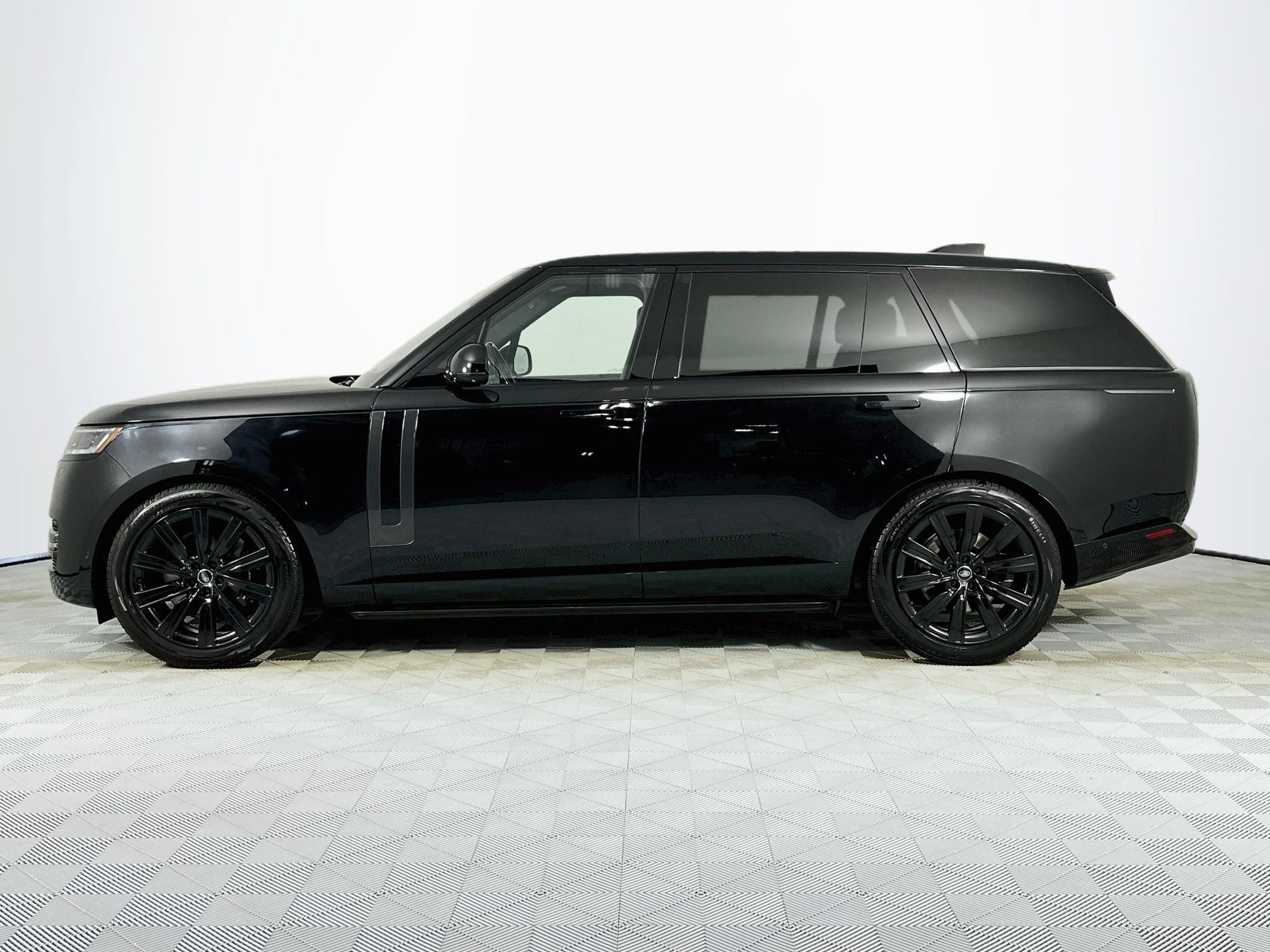2023 Land Rover Range Rover SE LWB