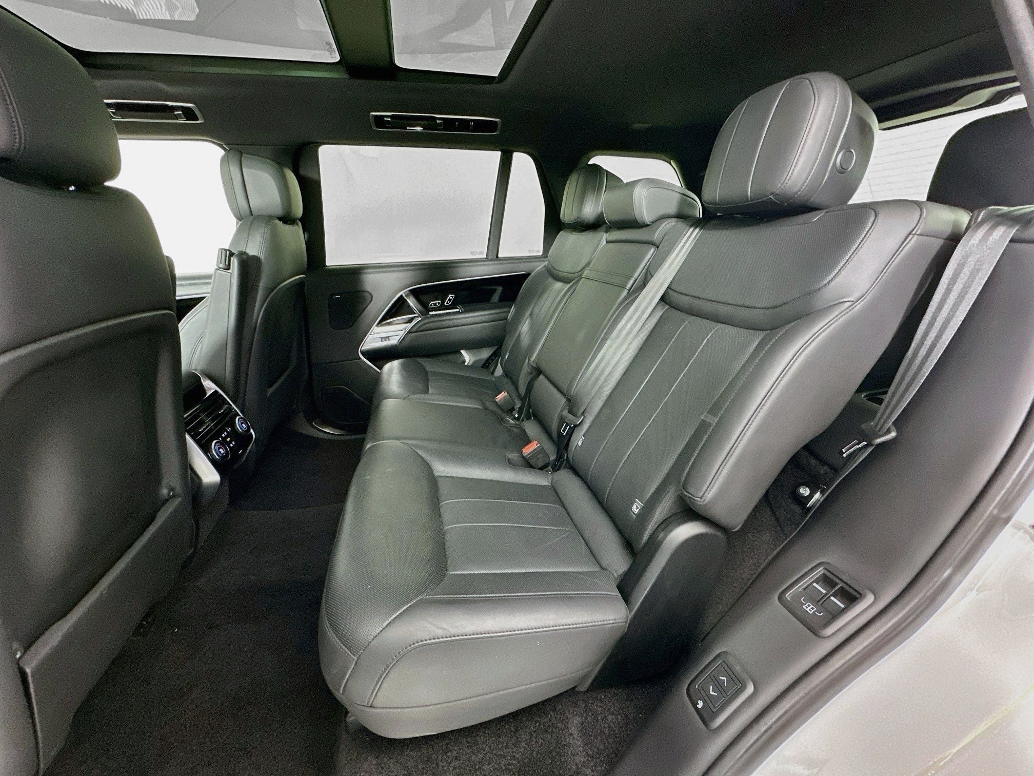 2023 Land Rover Range Rover SE LWB