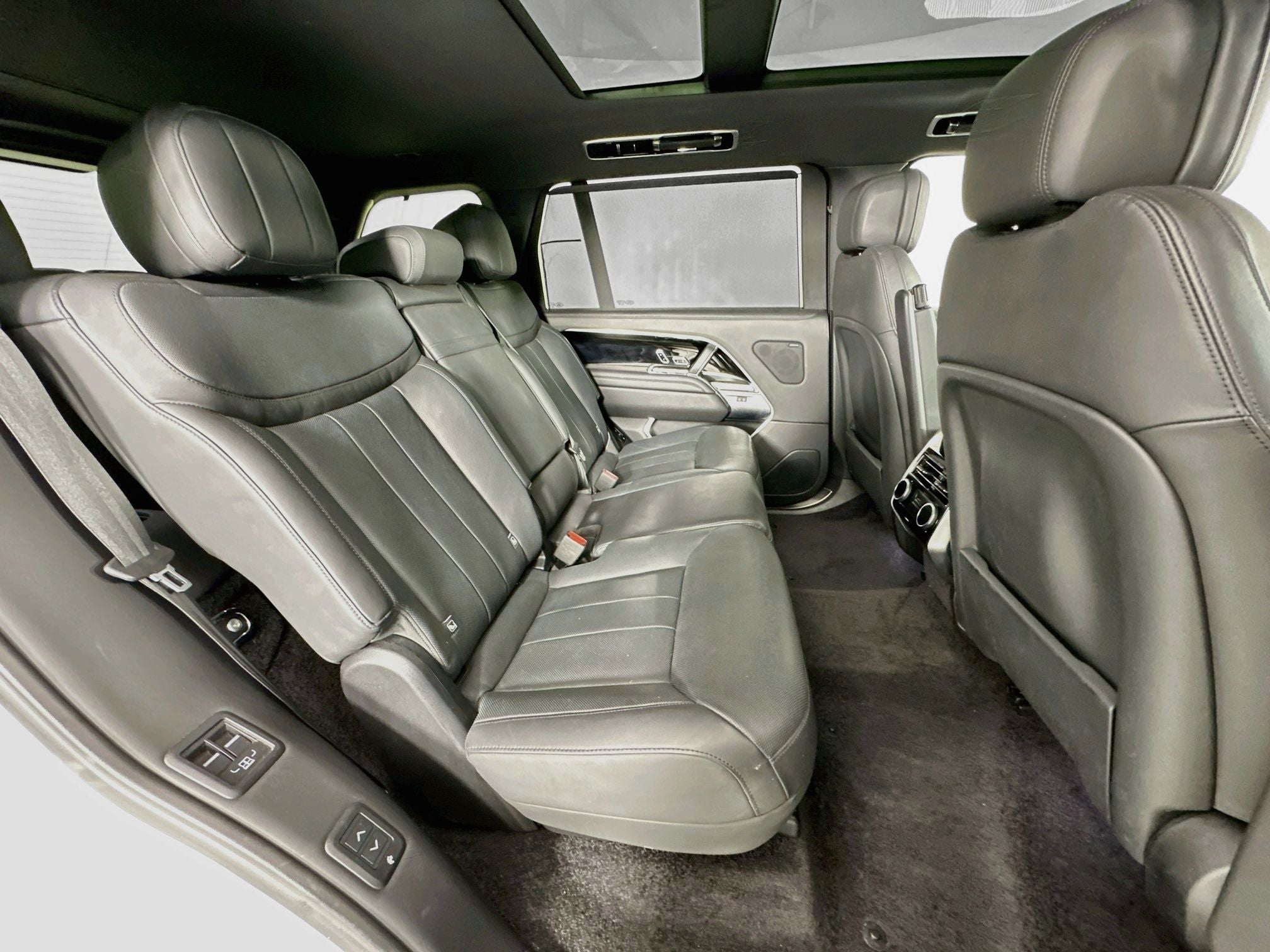 2023 Land Rover Range Rover SE LWB