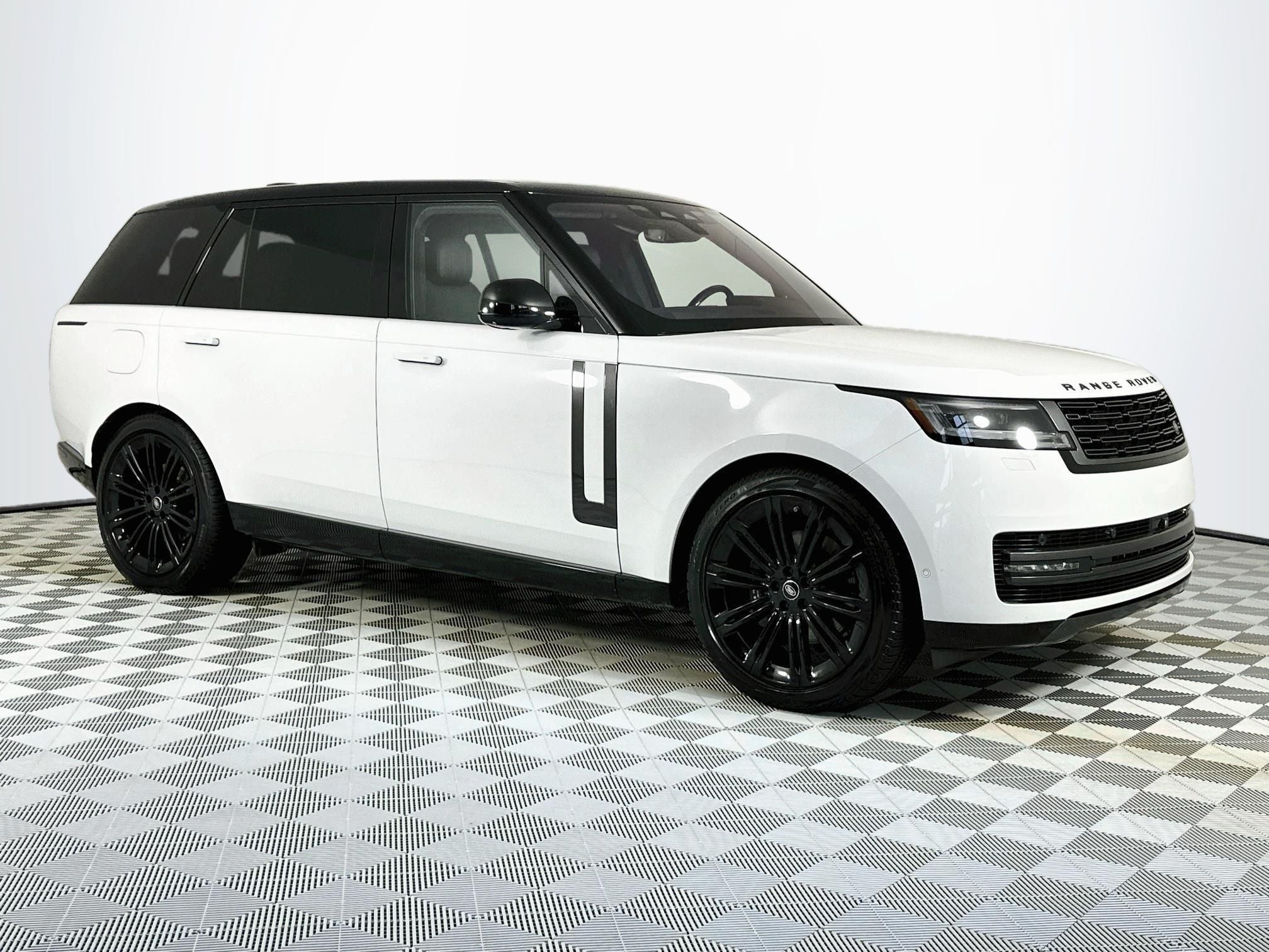 2023 Land Rover Range Rover SE LWB