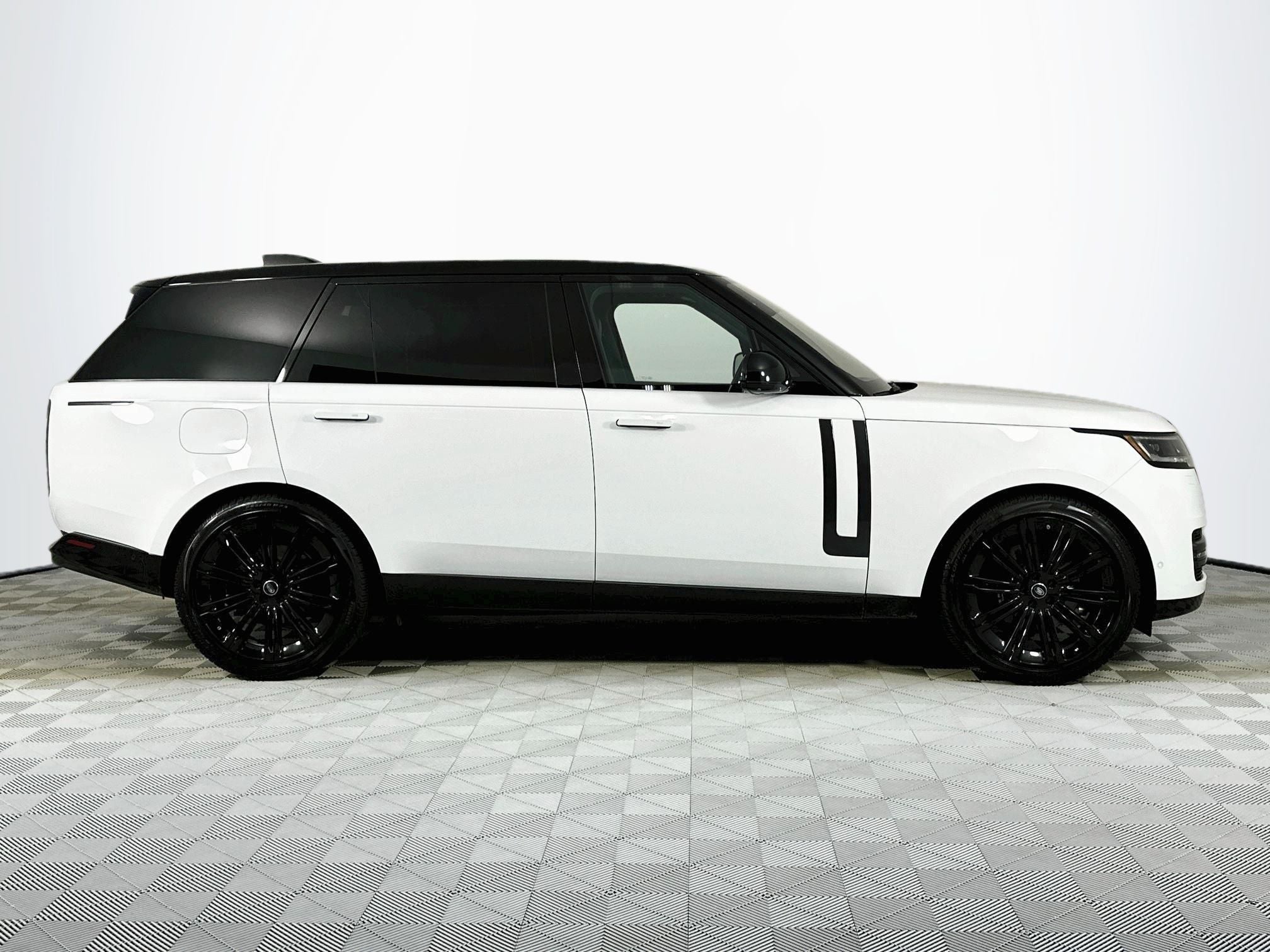 2023 Land Rover Range Rover SE LWB