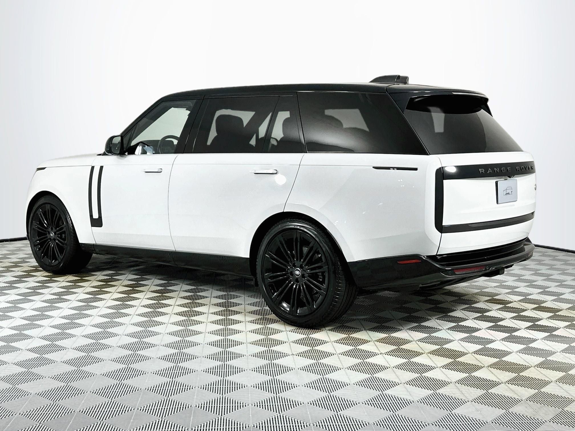 2023 Land Rover Range Rover SE LWB