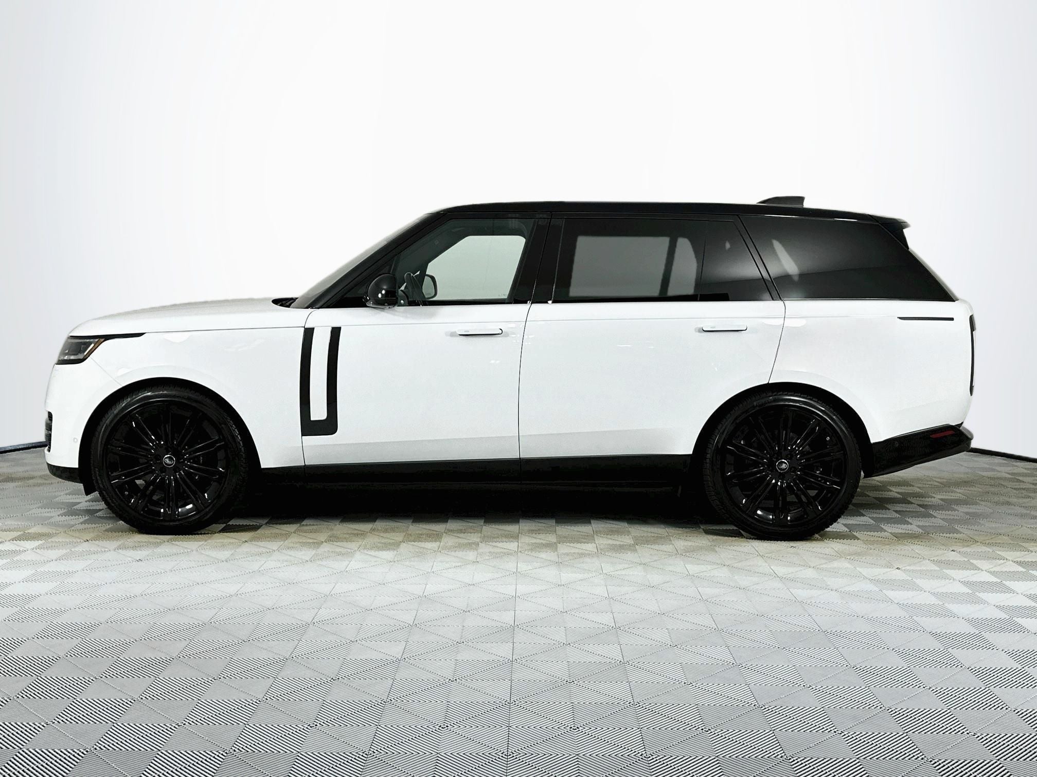 2023 Land Rover Range Rover SE LWB