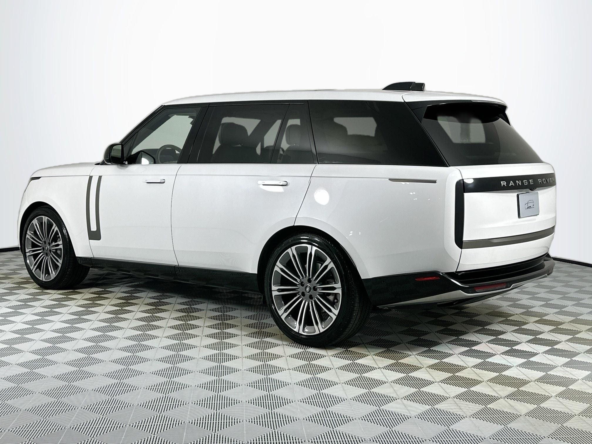 2025 Land Rover Range Rover SE LWB