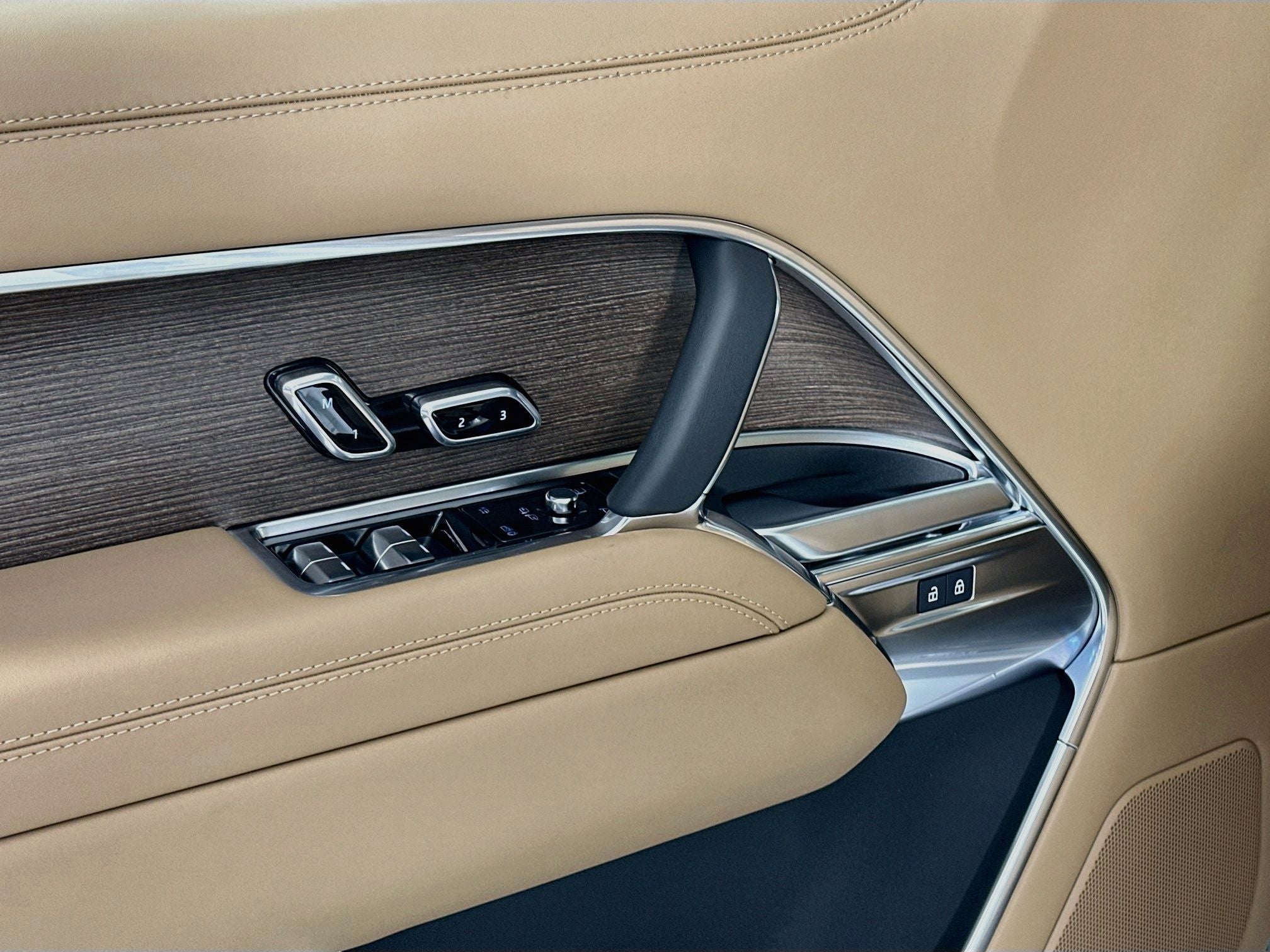 2025 Land Rover Range Rover SE LWB
