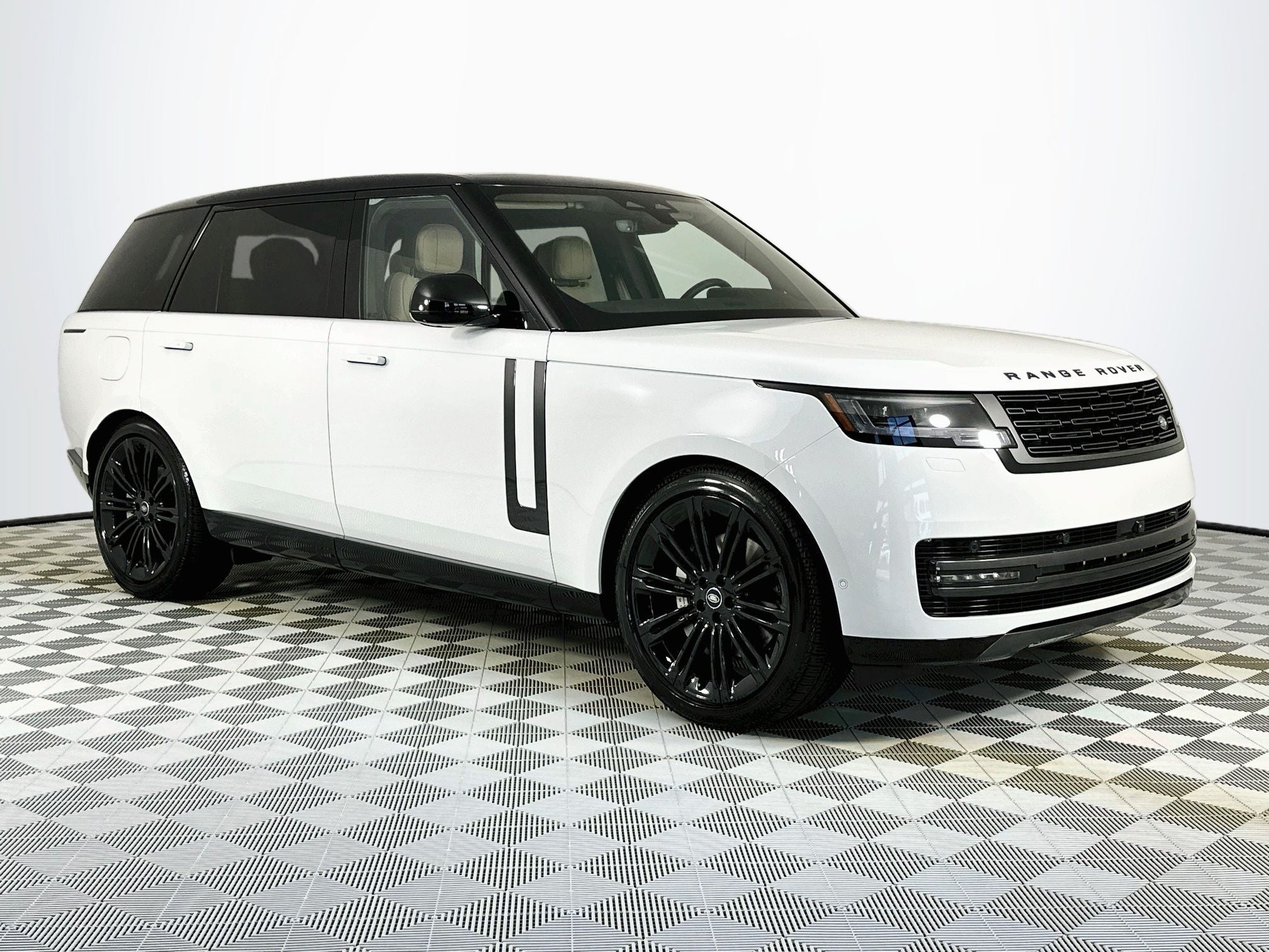 2025 Land Rover Range Rover SE LWB