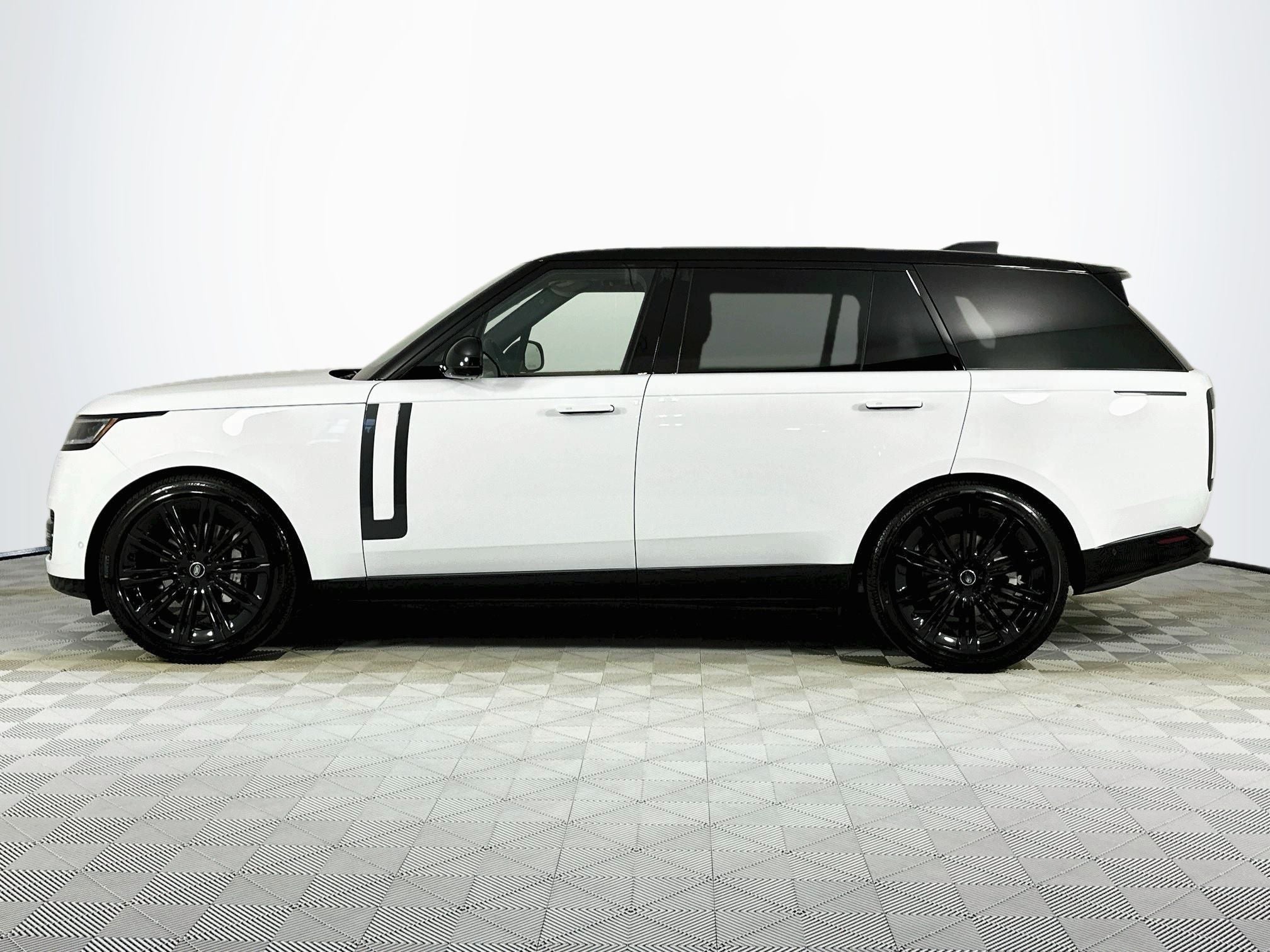 2025 Land Rover Range Rover SE LWB