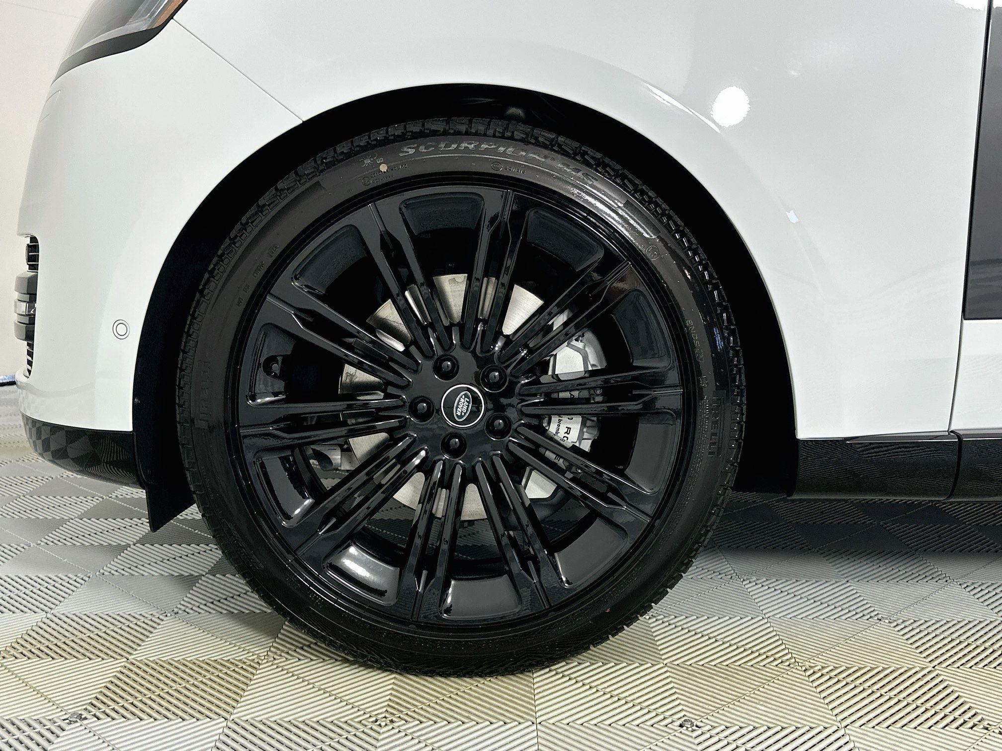 2025 Land Rover Range Rover SE LWB
