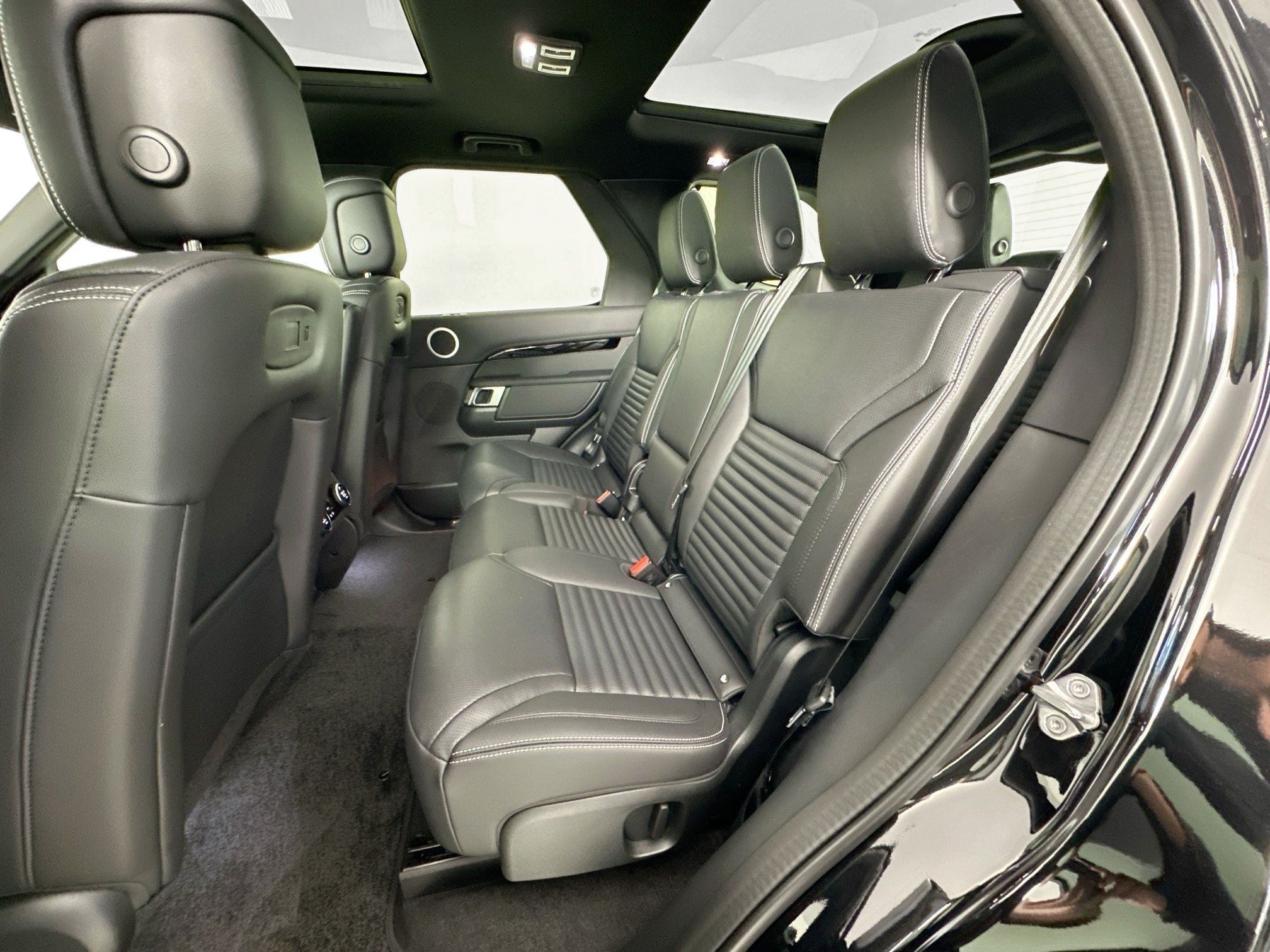 2025 Land Rover Discovery S