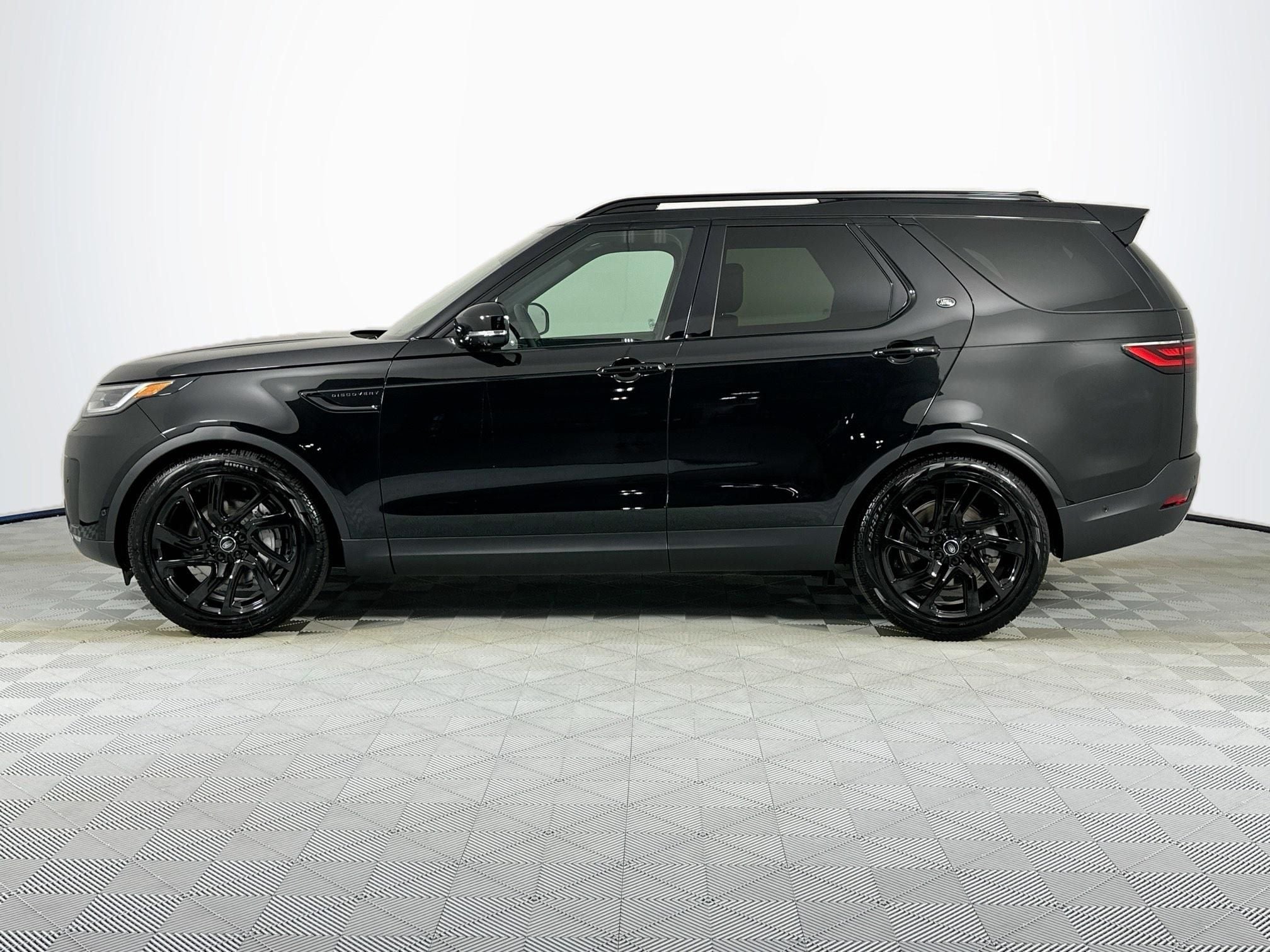 2025 Land Rover Discovery S