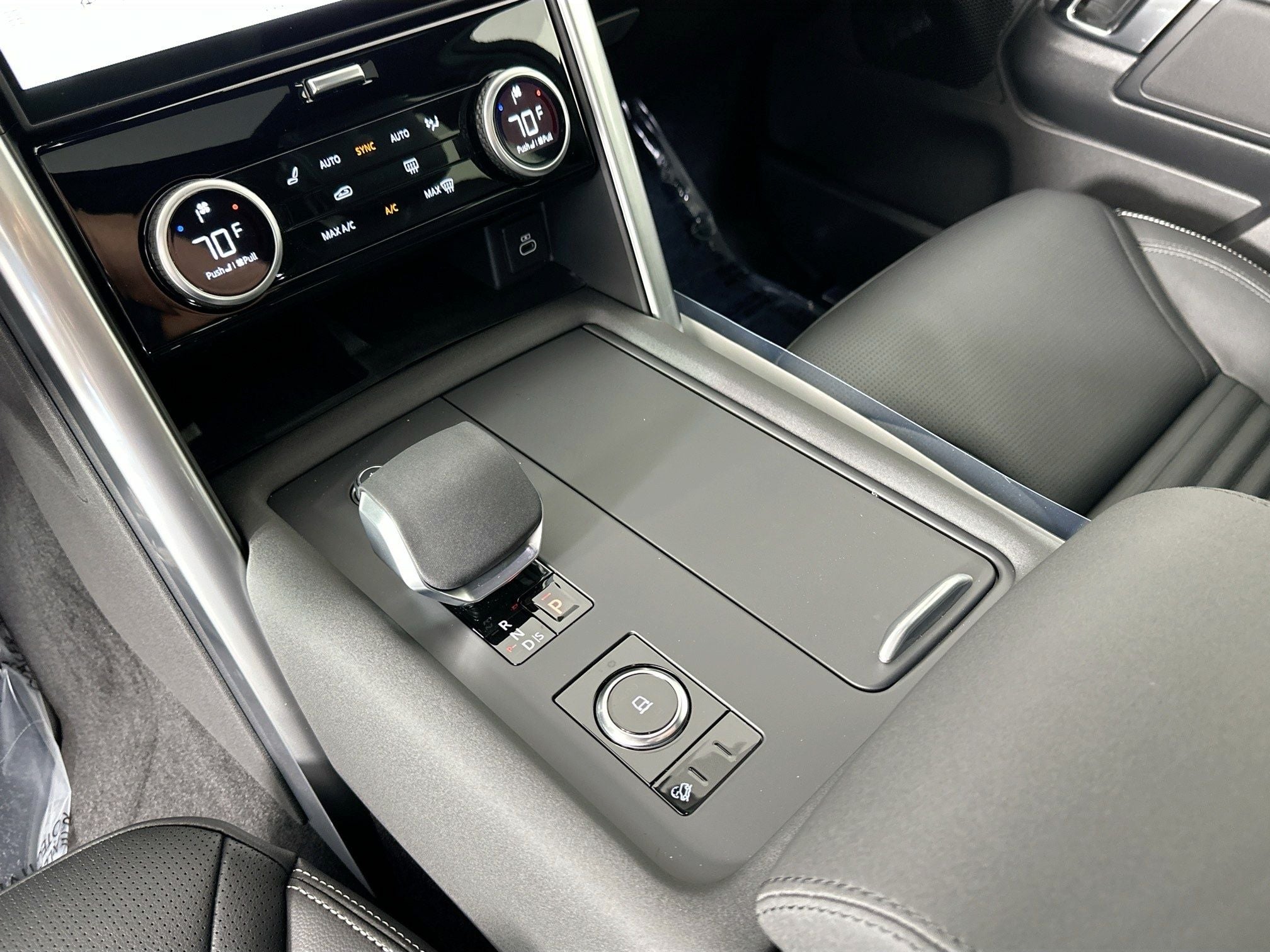 2025 Land Rover Discovery S