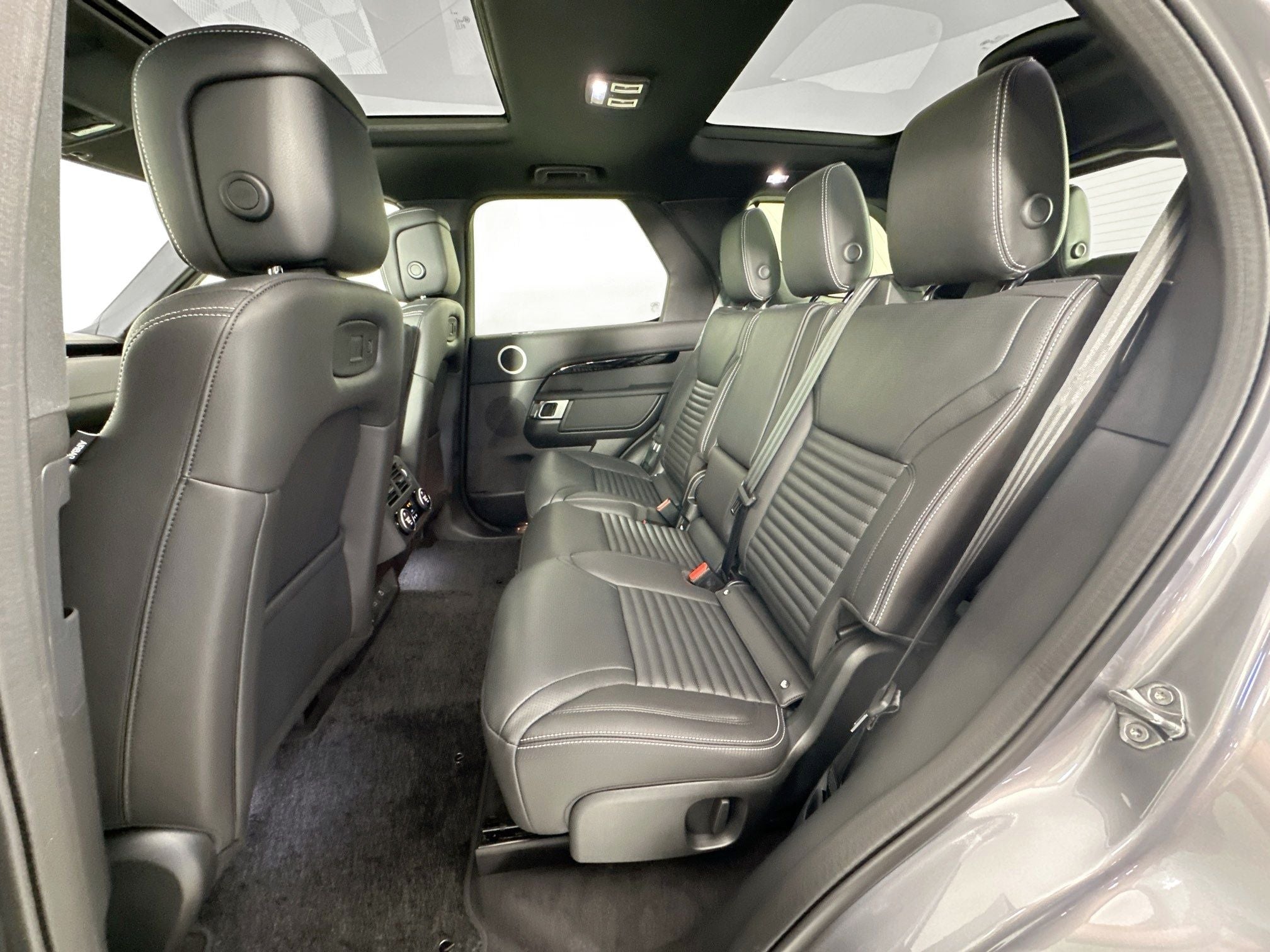 2025 Land Rover Discovery S