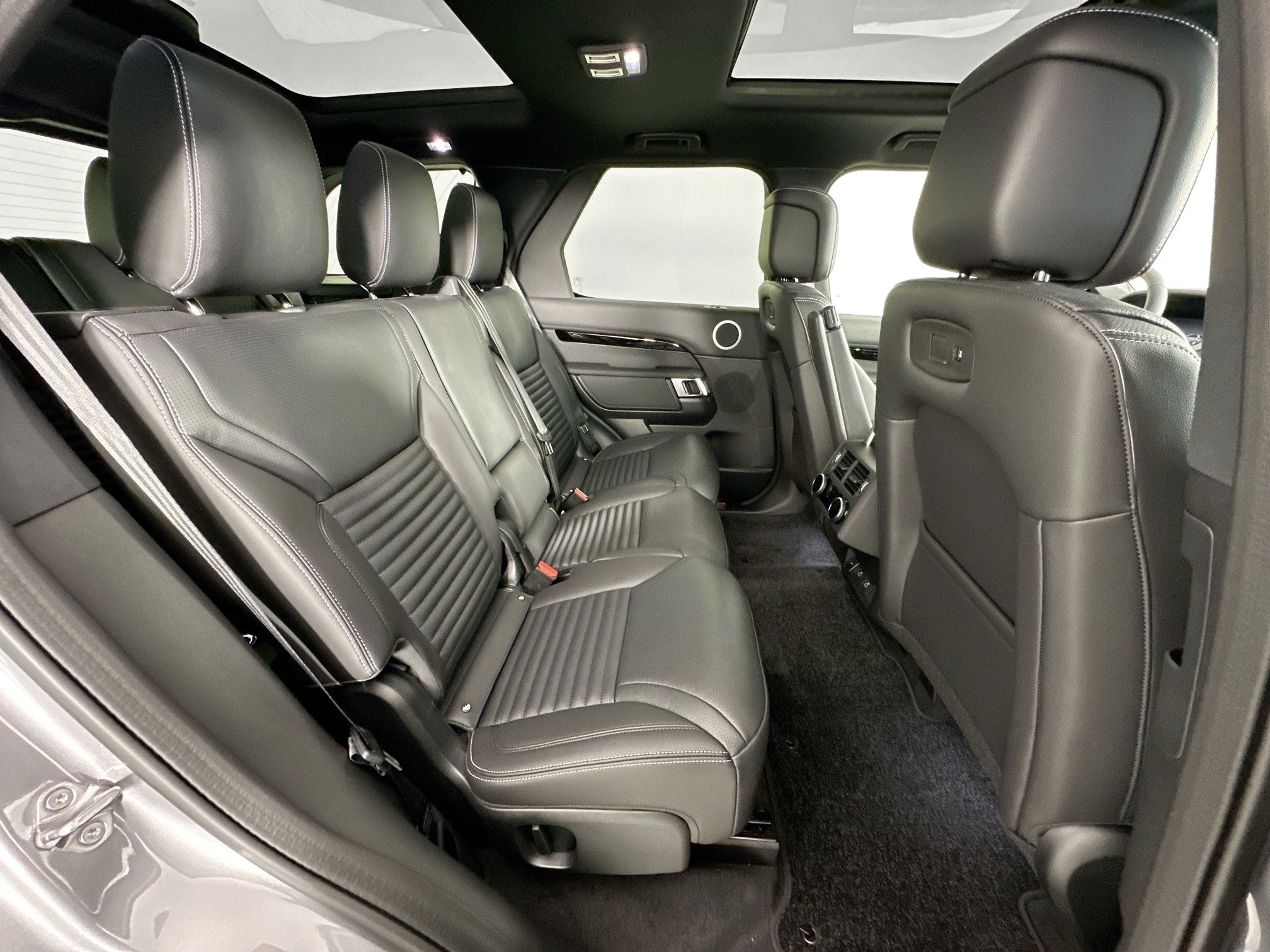 2025 Land Rover Discovery S