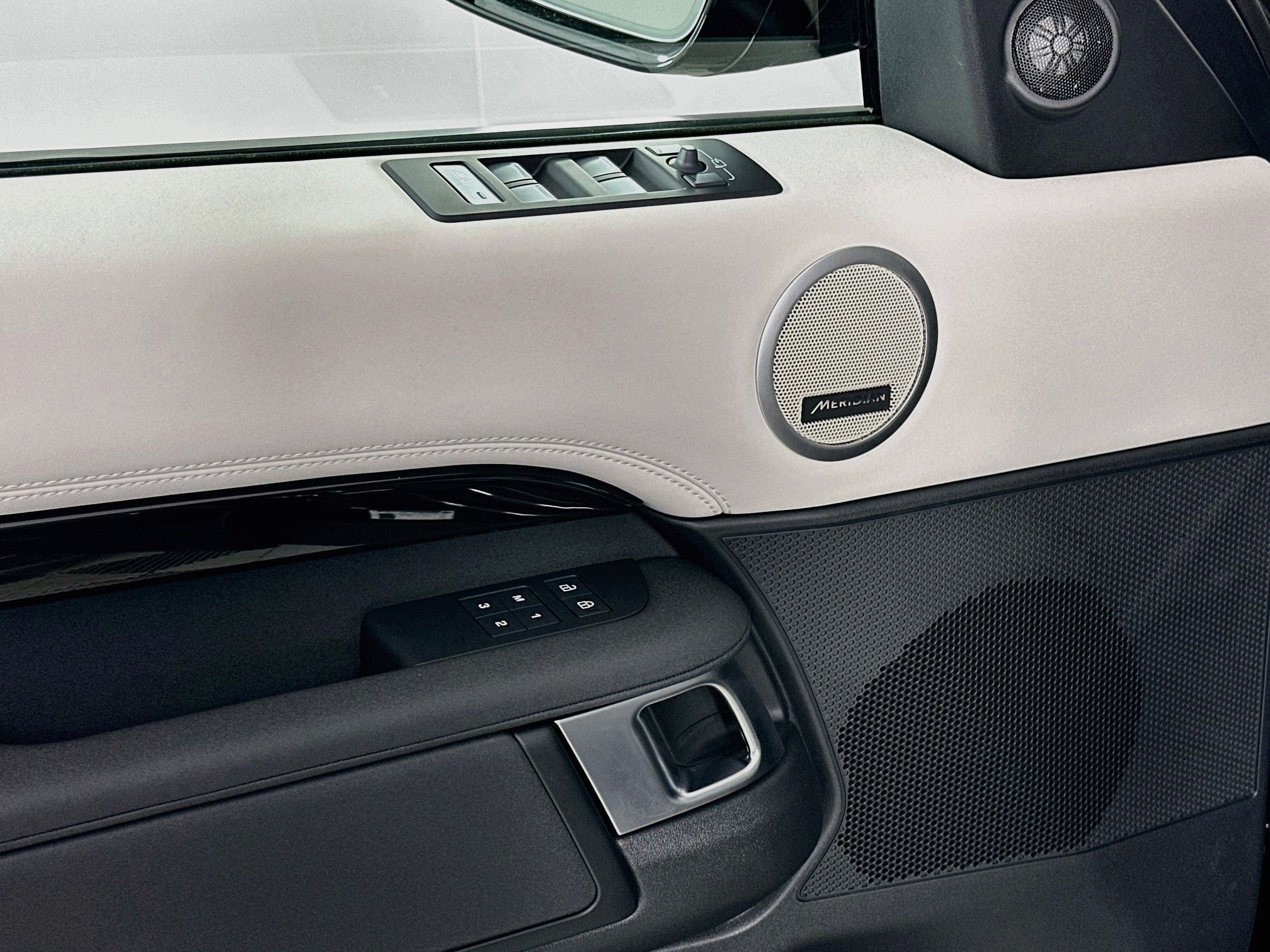 2026 Land Rover Discovery S