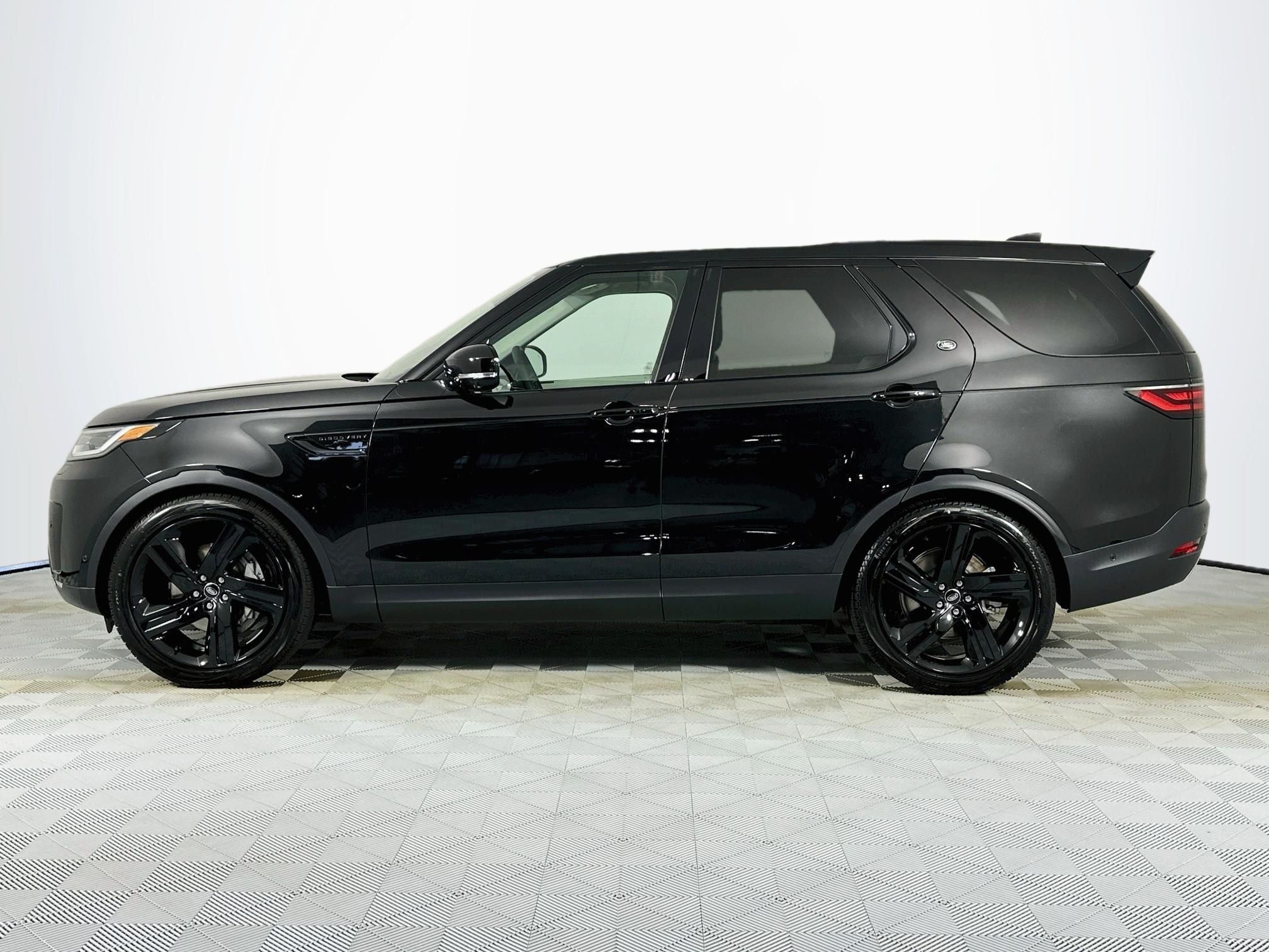 2026 Land Rover Discovery S