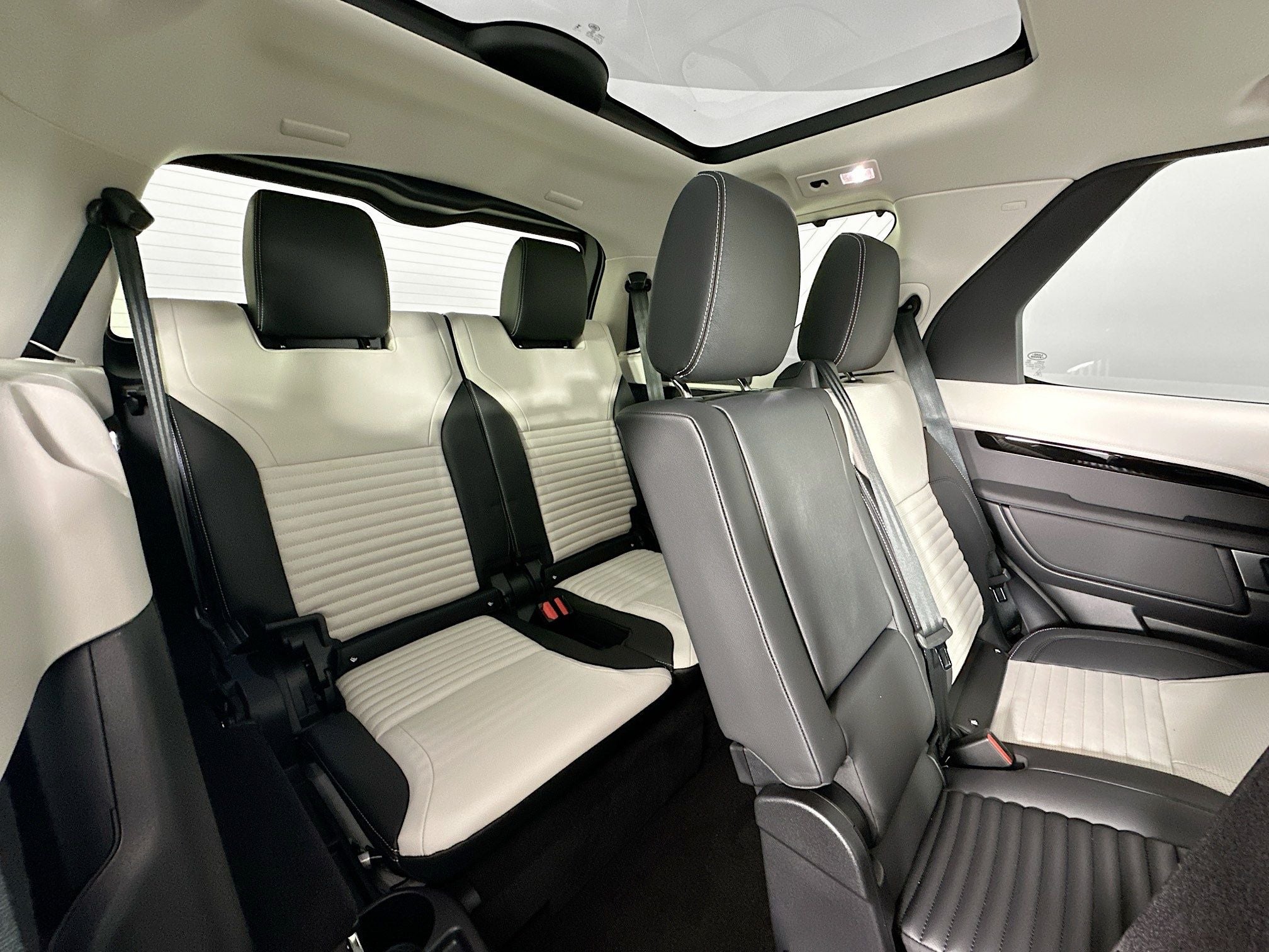 2025 Land Rover Discovery S