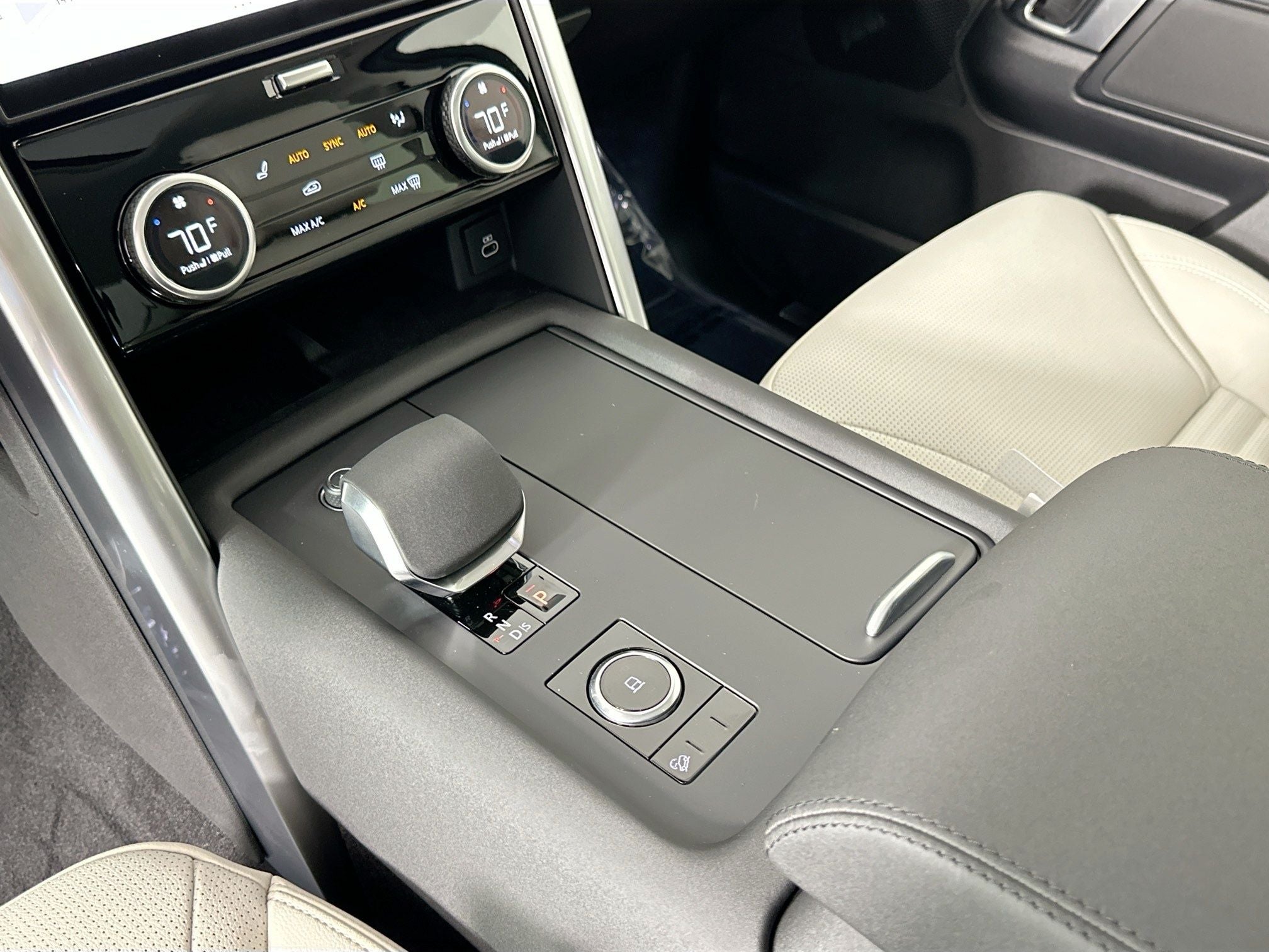 2025 Land Rover Discovery S