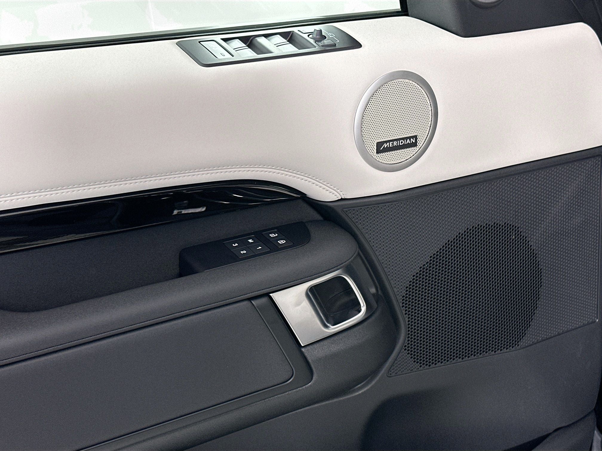 2025 Land Rover Discovery S