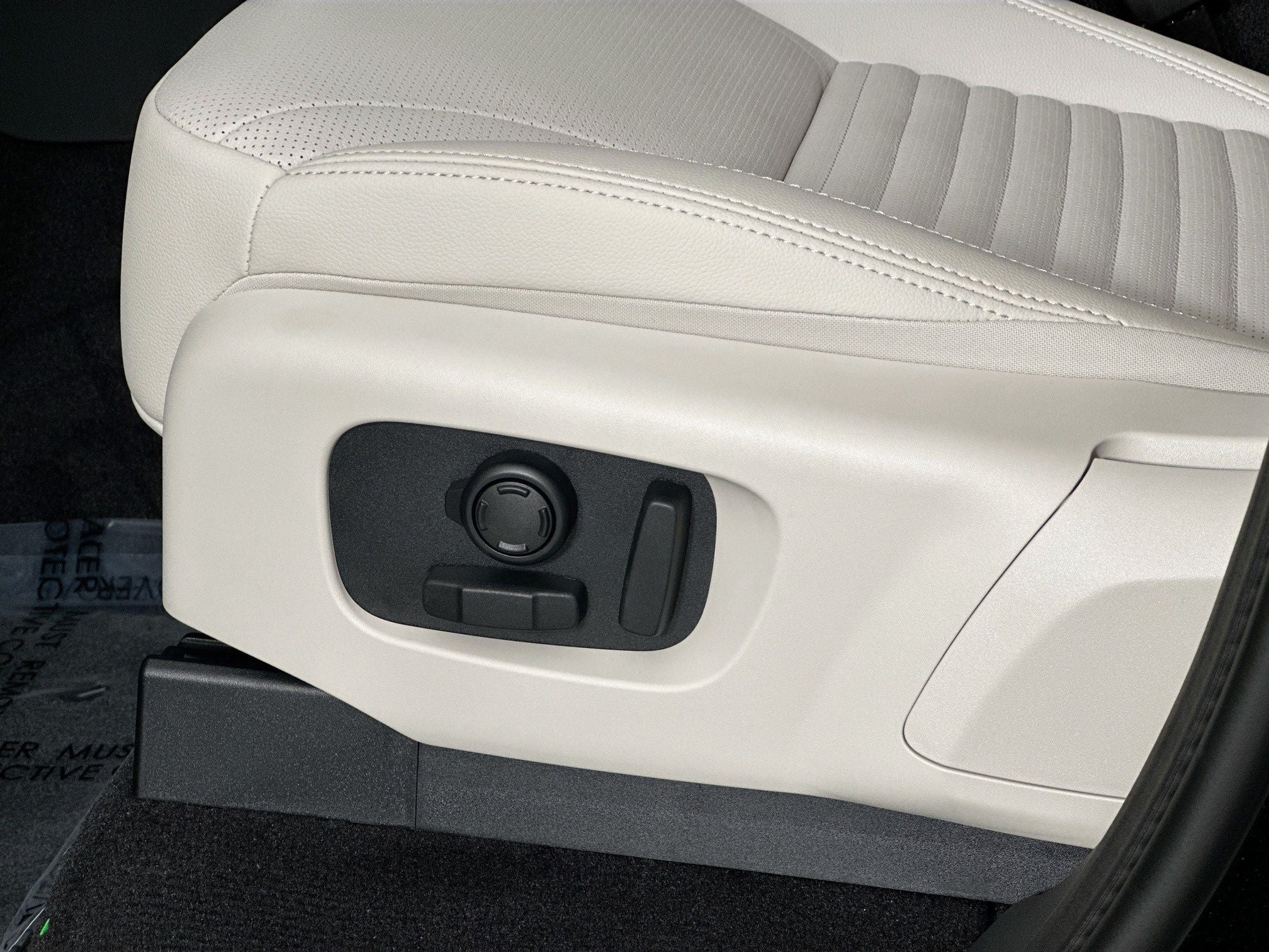 2025 Land Rover Discovery S