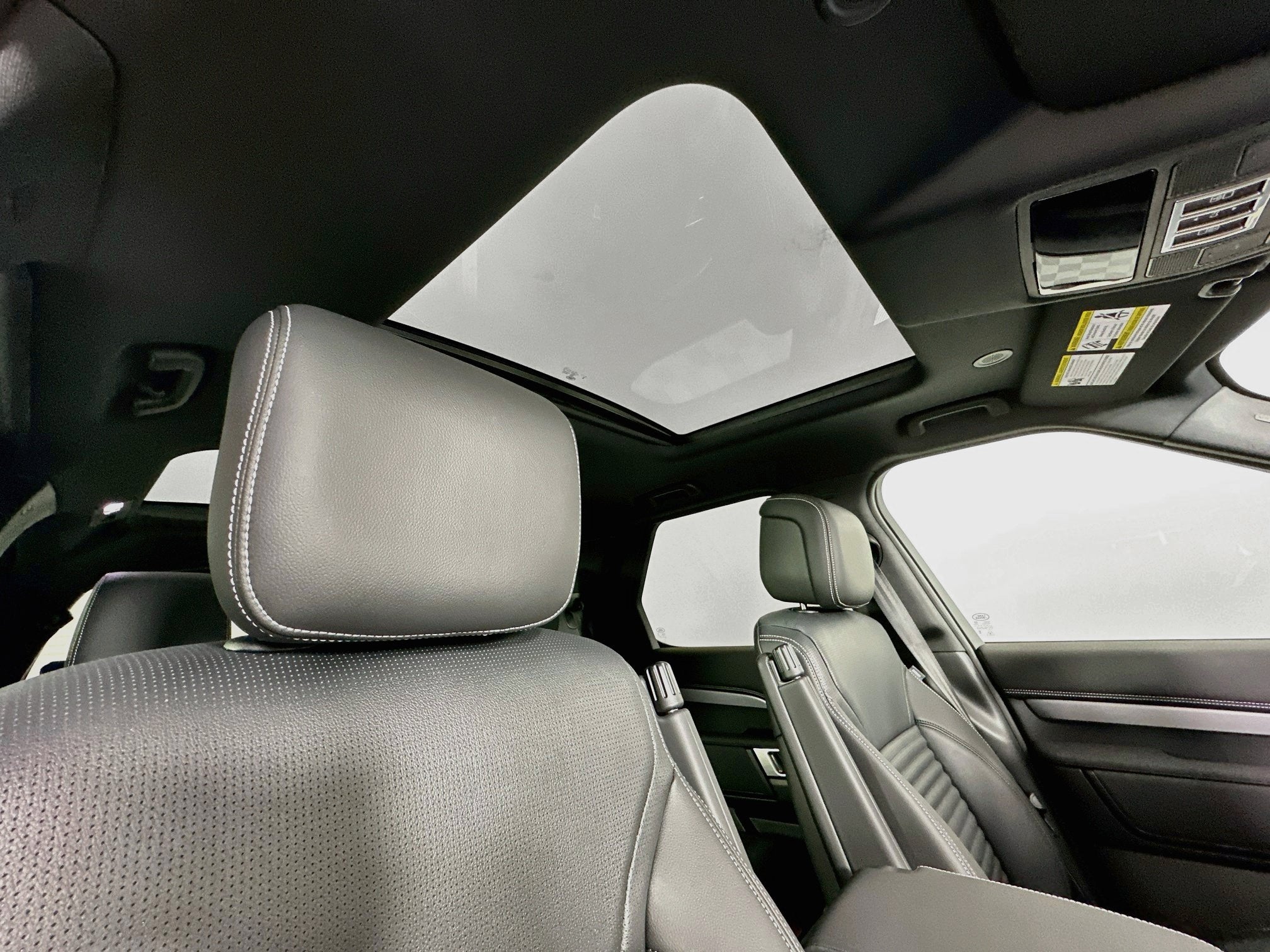 2026 Land Rover Discovery Dynamic SE