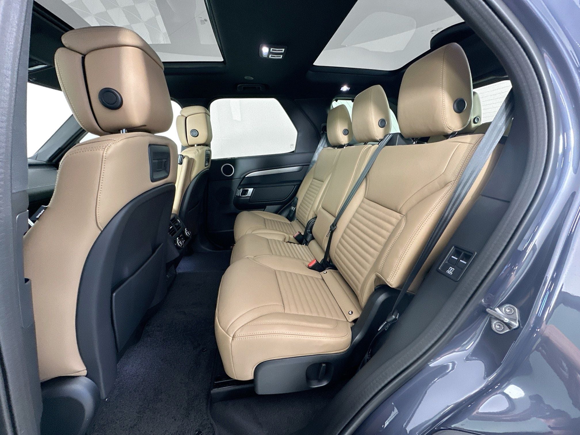 2025 Land Rover Discovery Dynamic SE