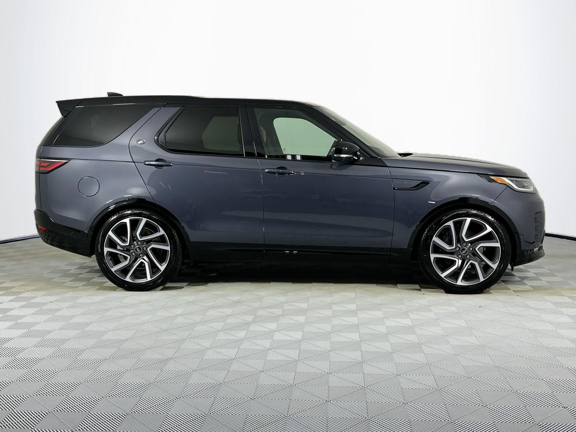 2025 Land Rover Discovery Dynamic SE