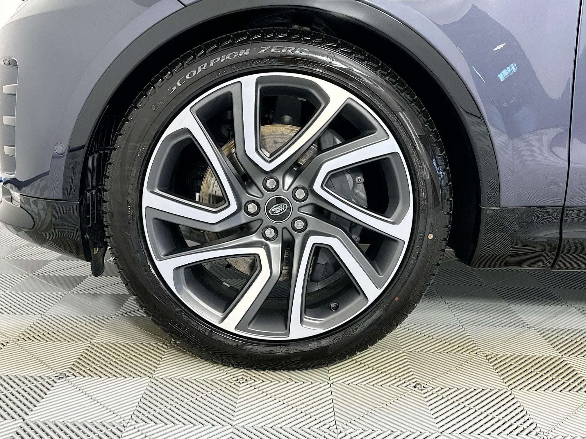 2025 Land Rover Discovery Dynamic SE