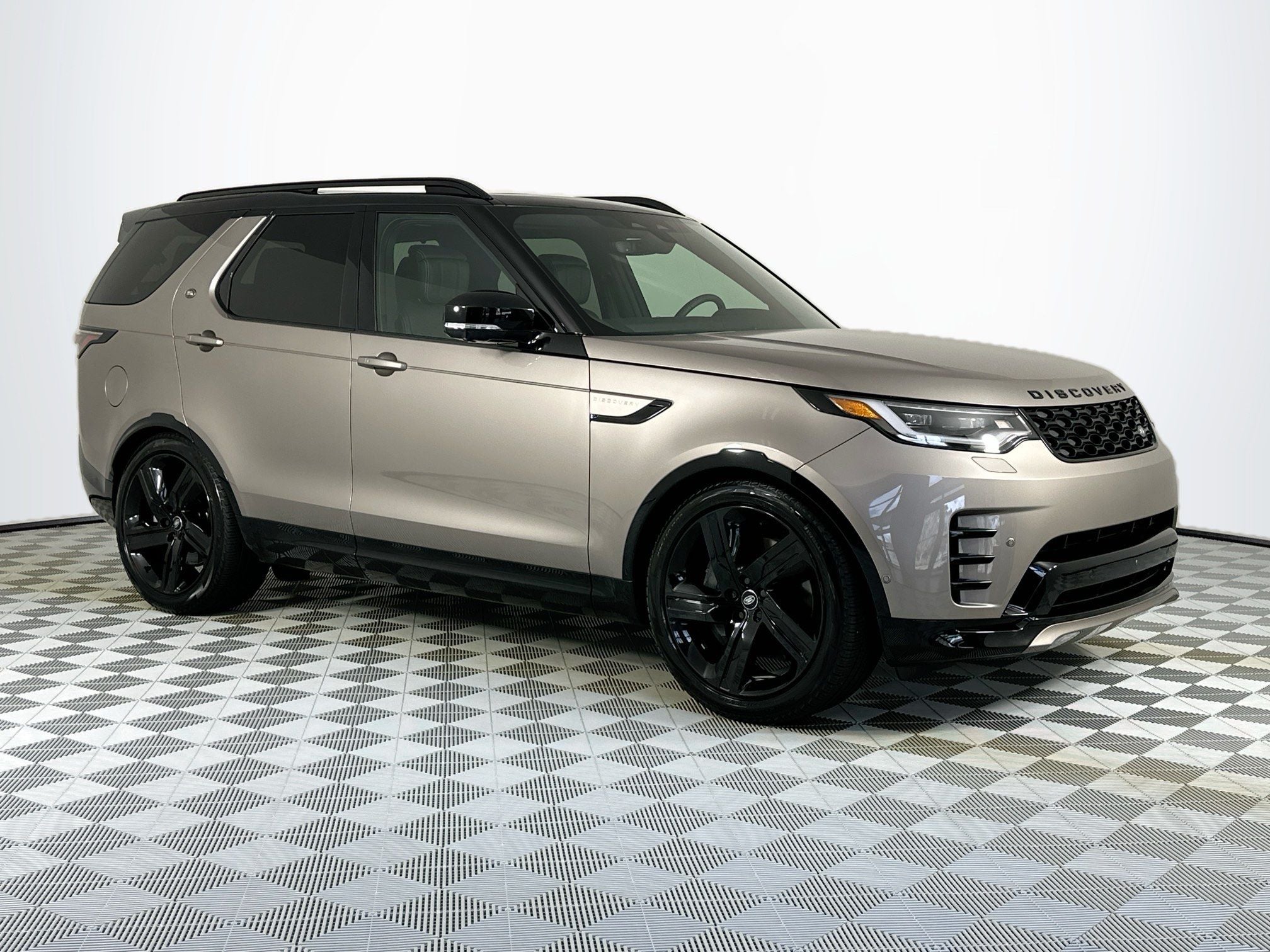 2024 Land Rover Discovery Dynamic SE