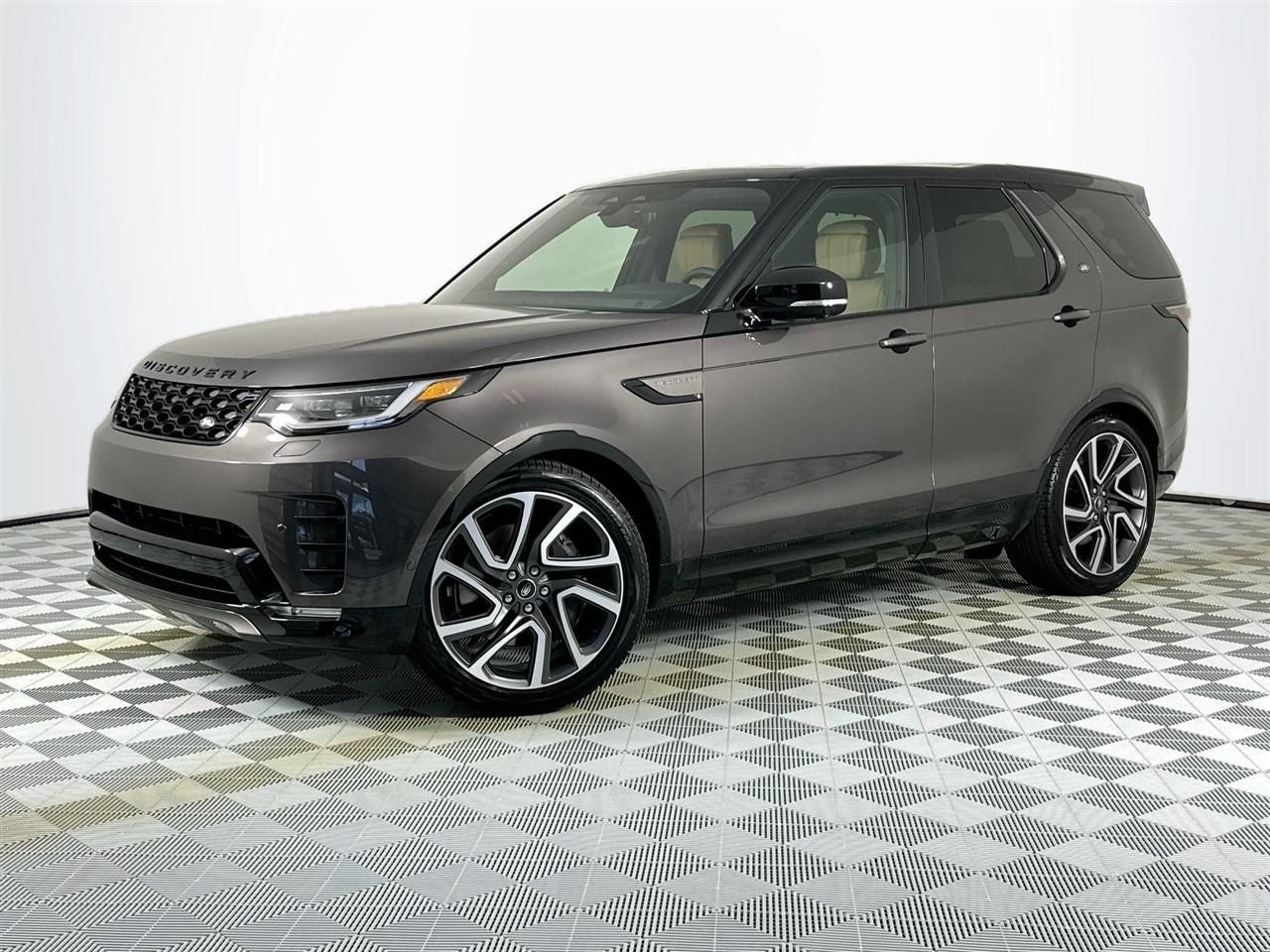 2025 Land Rover Discovery Dynamic SE