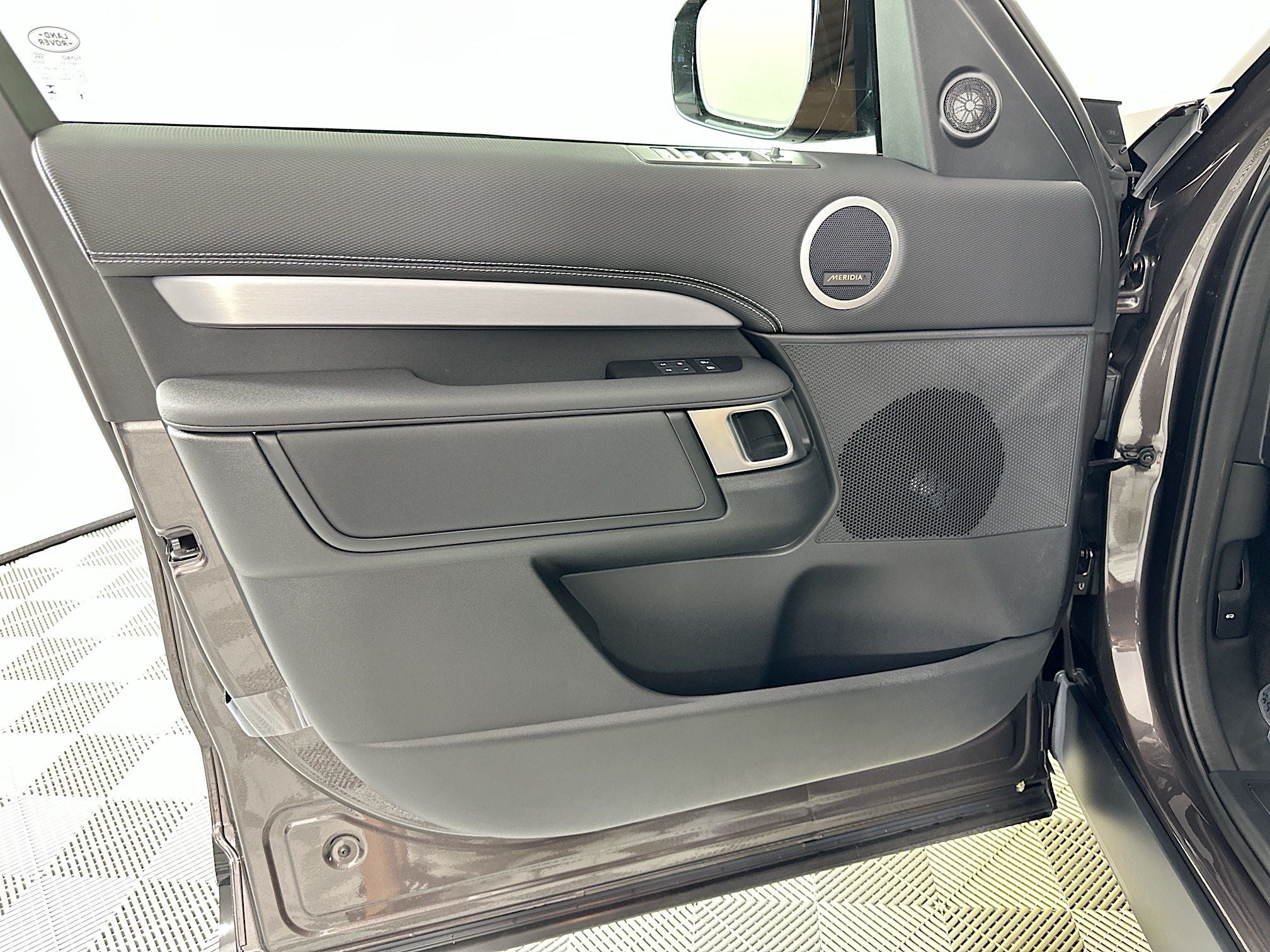 2025 Land Rover Discovery Dynamic SE