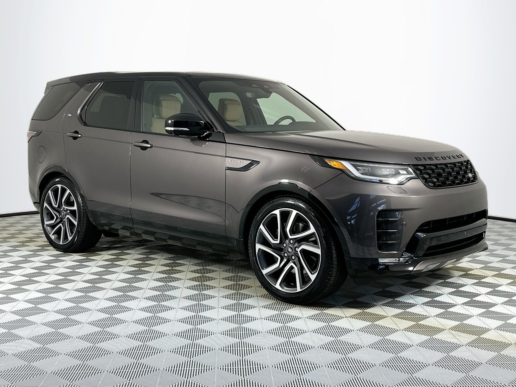 2025 Land Rover Discovery Dynamic SE