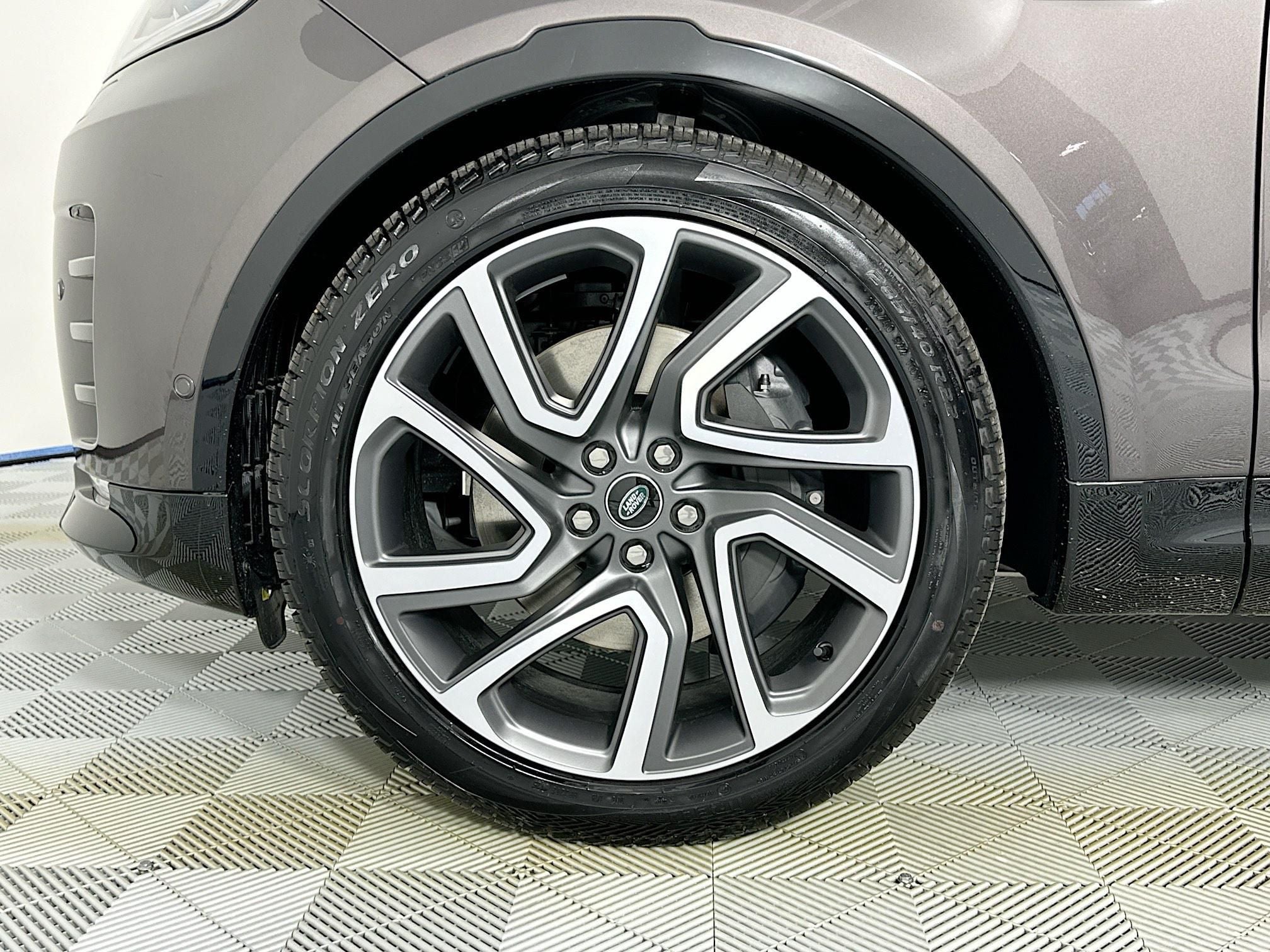 2025 Land Rover Discovery Dynamic SE