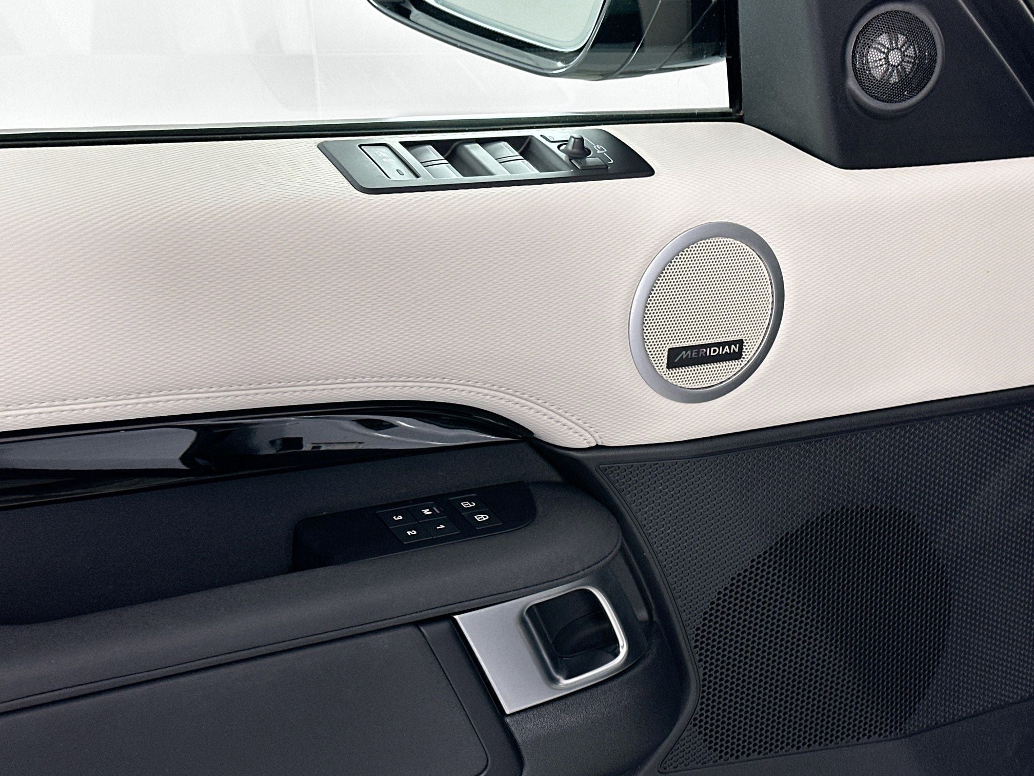 2023 Land Rover Discovery S R-Dynamic