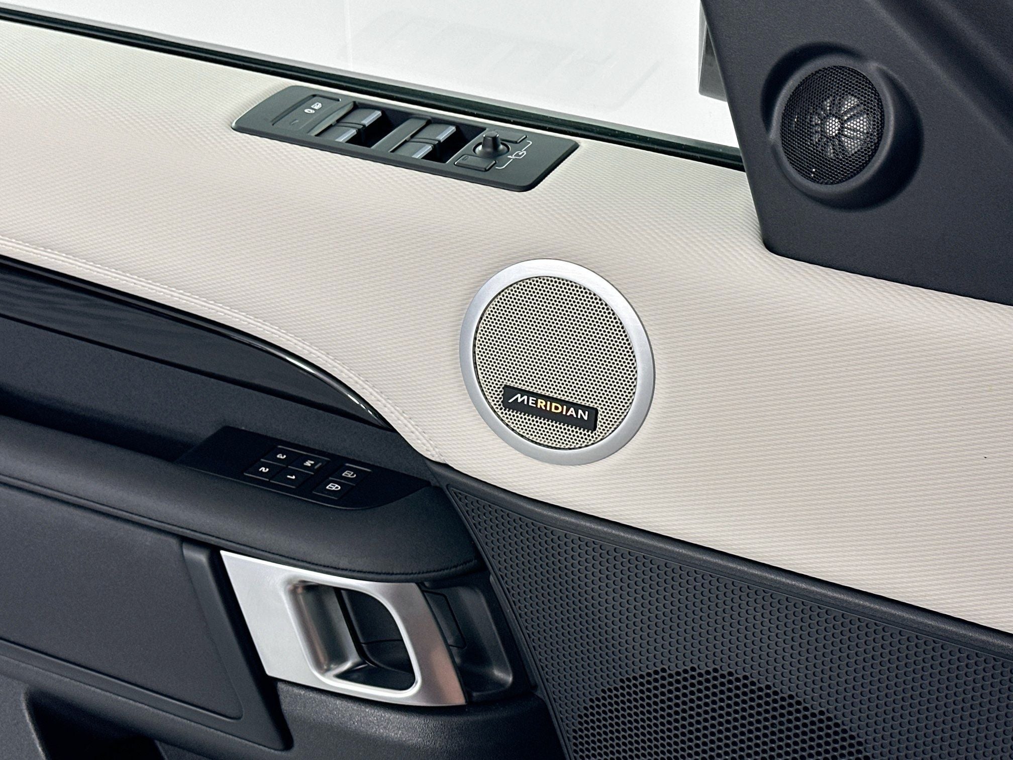 2023 Land Rover Discovery S R-Dynamic