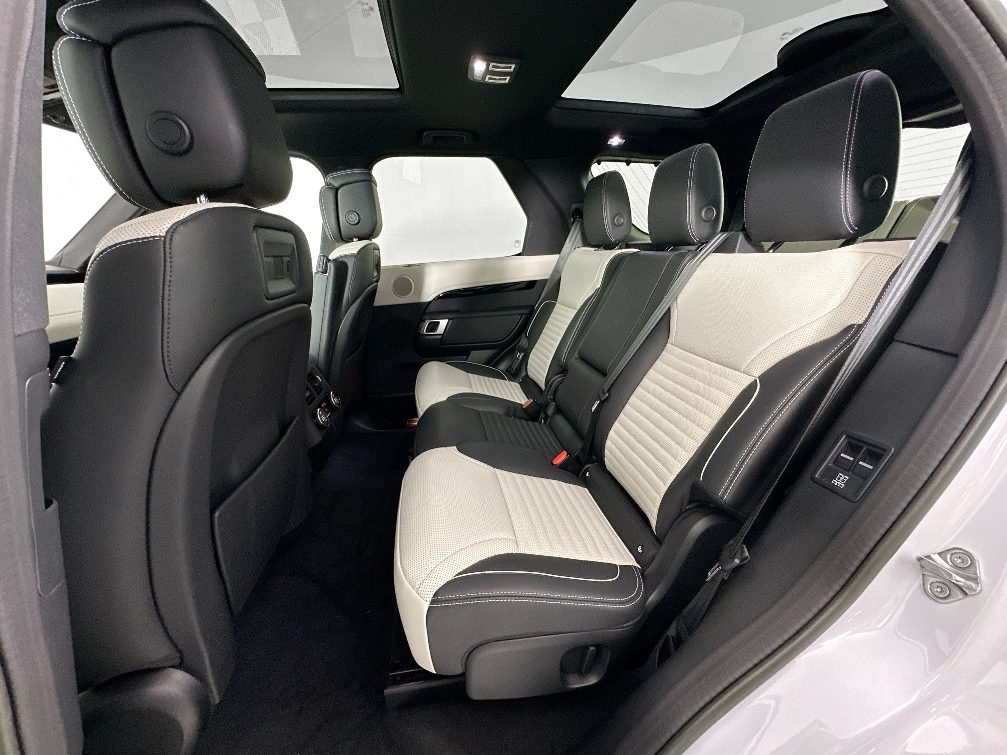 2023 Land Rover Discovery S R-Dynamic