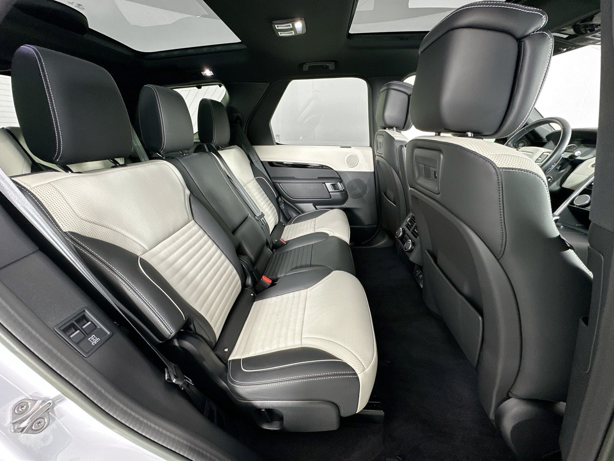 2023 Land Rover Discovery S R-Dynamic