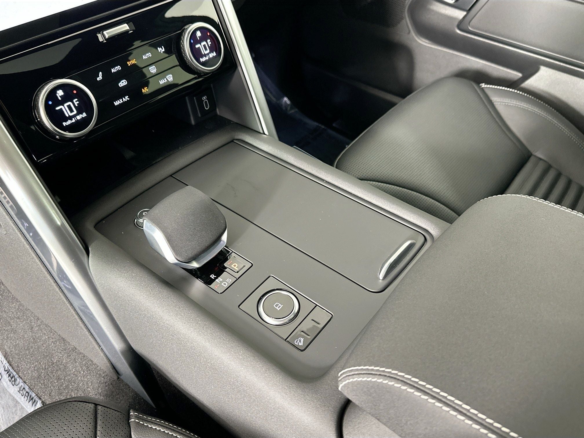 2026 Land Rover Discovery Gemini Edition