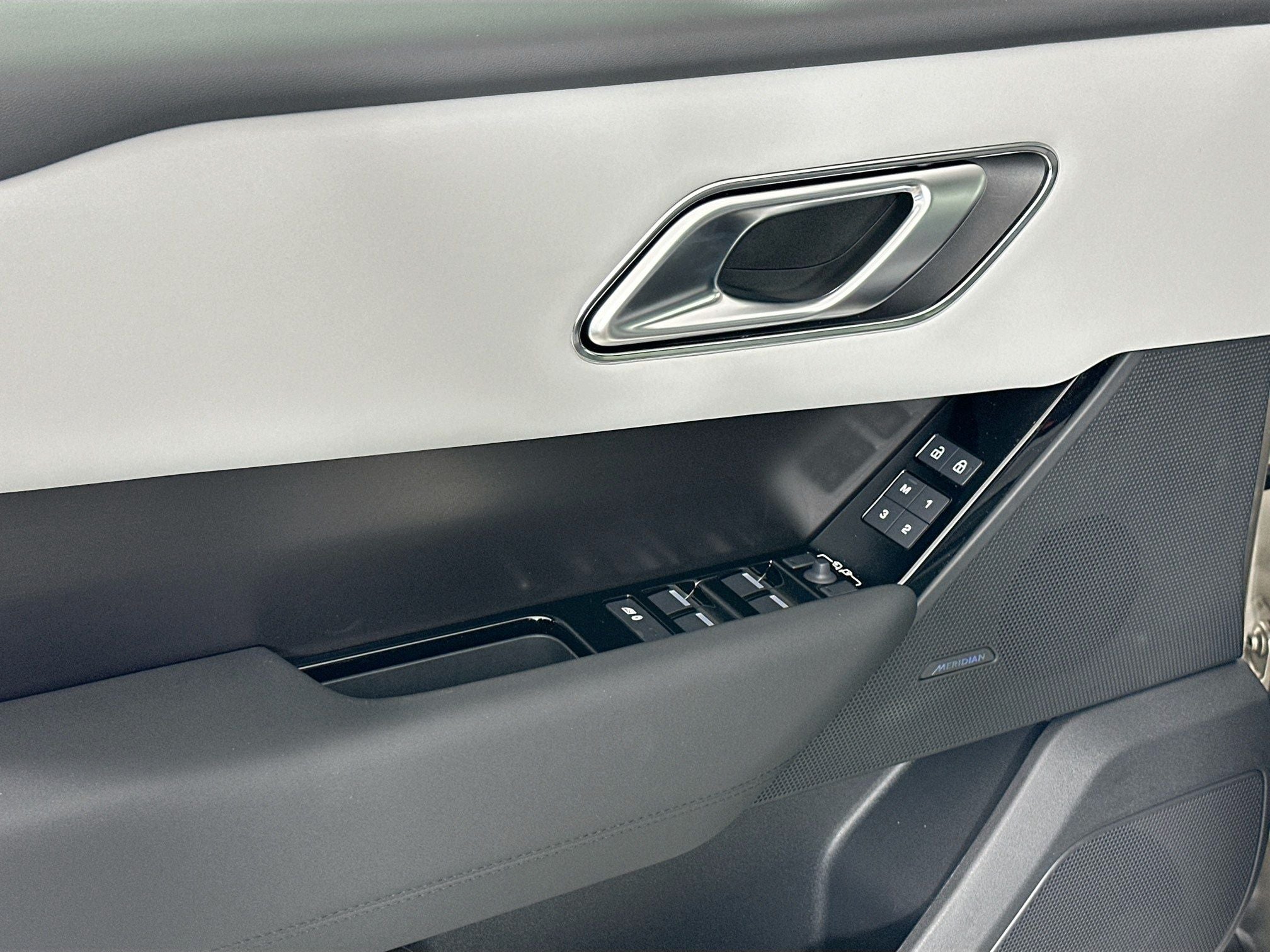 2026 Land Rover Range Rover Velar Dynamic SE