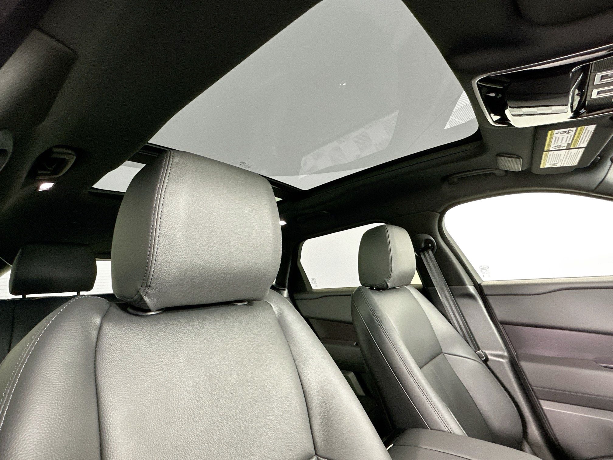 2026 Land Rover Range Rover Velar Dynamic SE