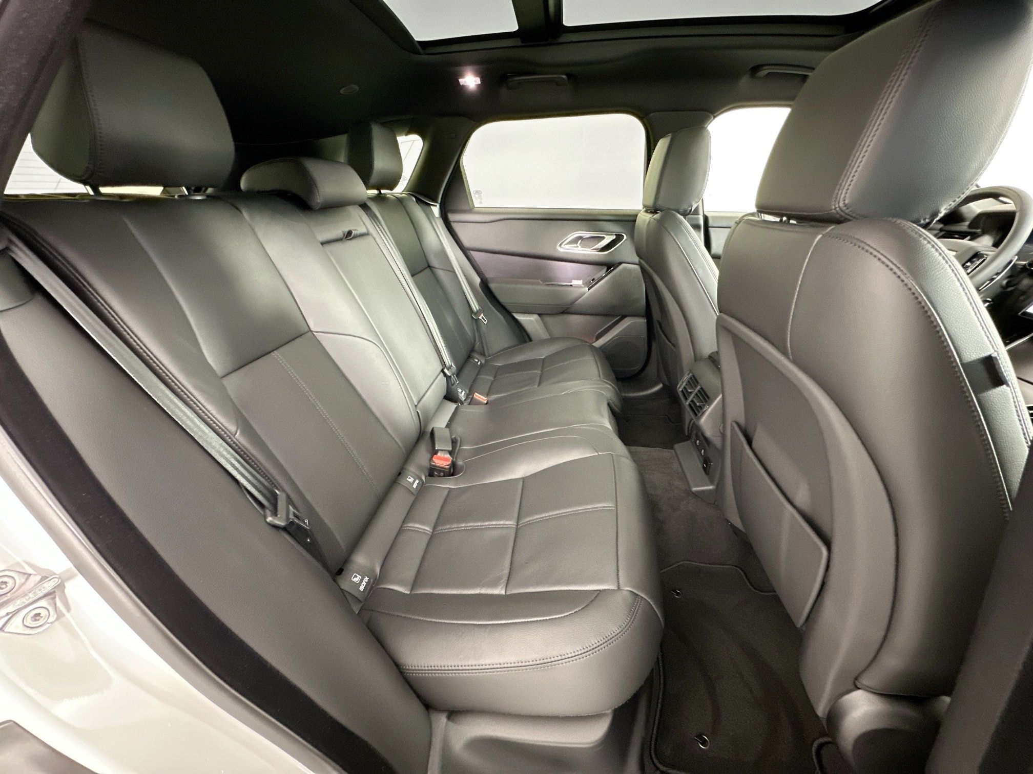 2026 Land Rover Range Rover Velar Dynamic SE