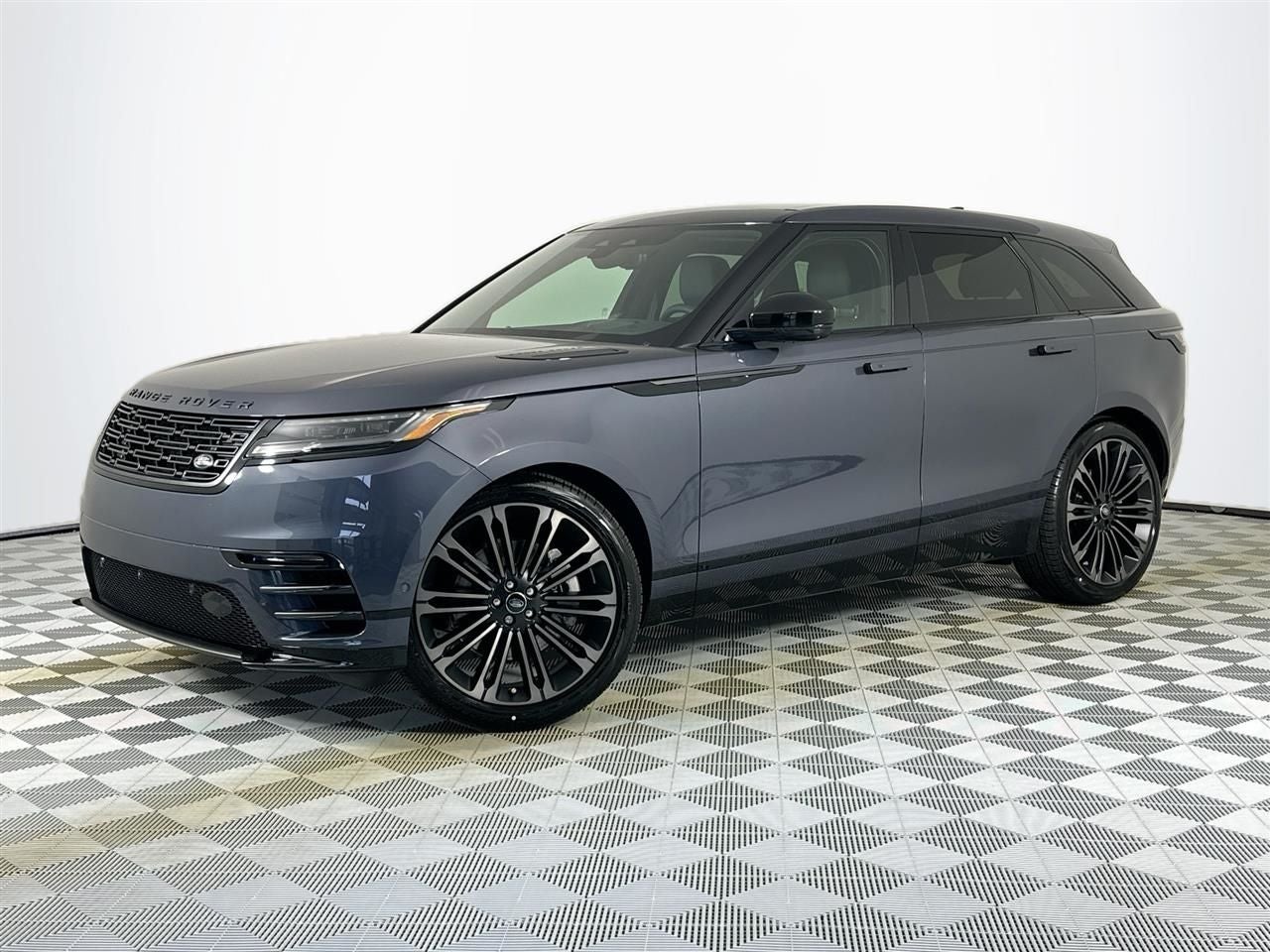 2026 Land Rover Range Rover Velar Dynamic SE