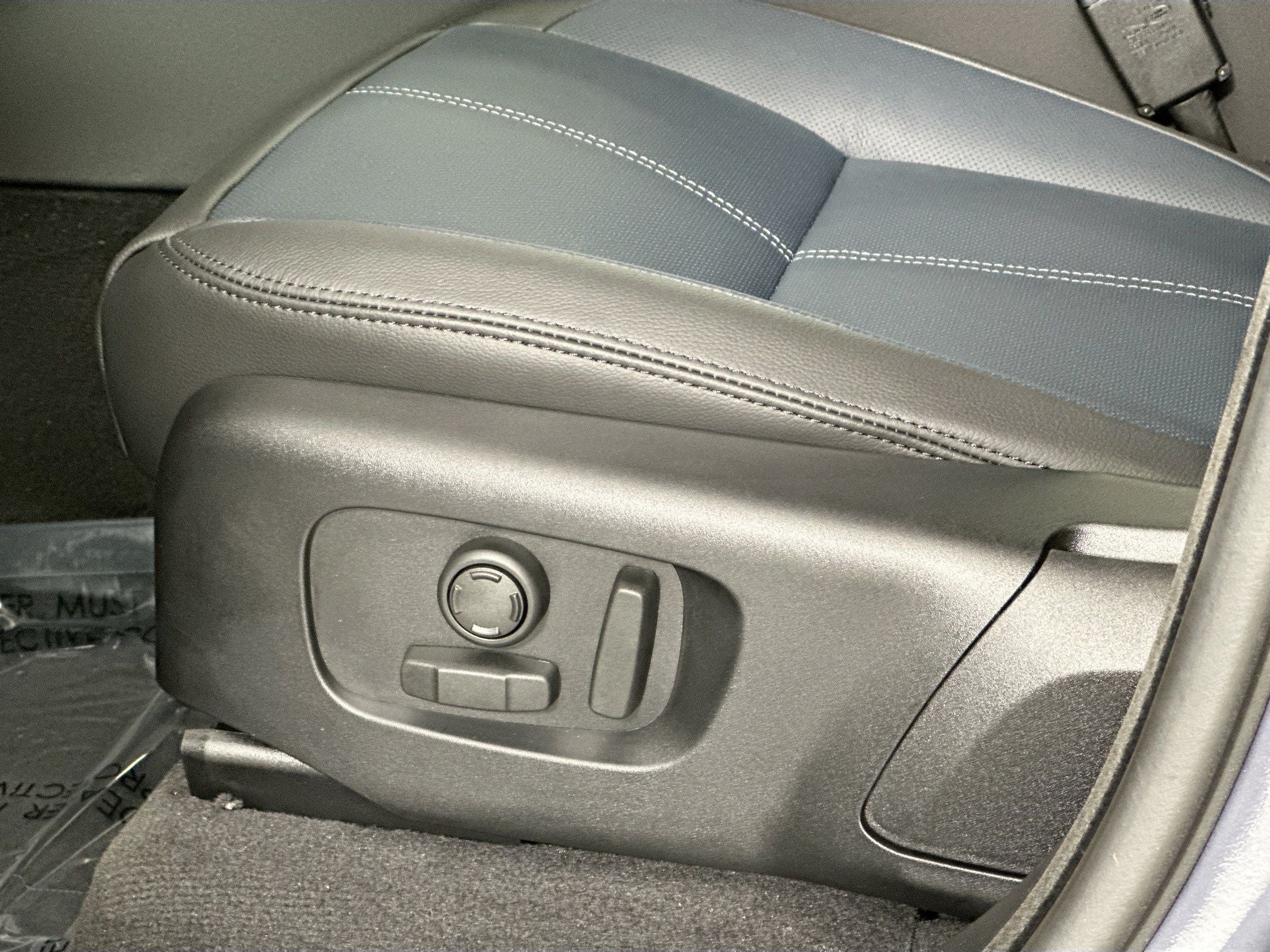 2026 Land Rover Range Rover Velar Dynamic SE