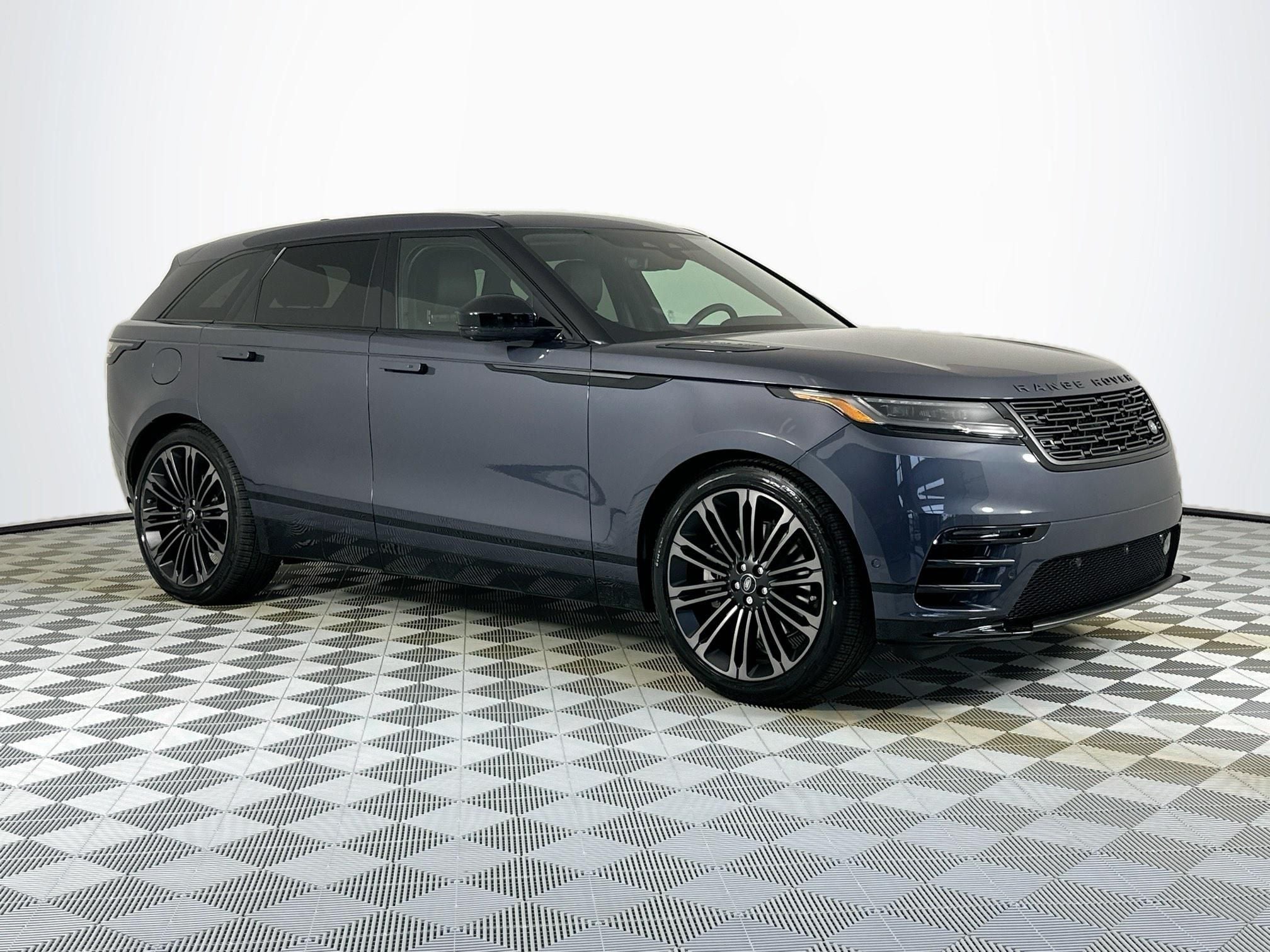 2026 Land Rover Range Rover Velar Dynamic SE