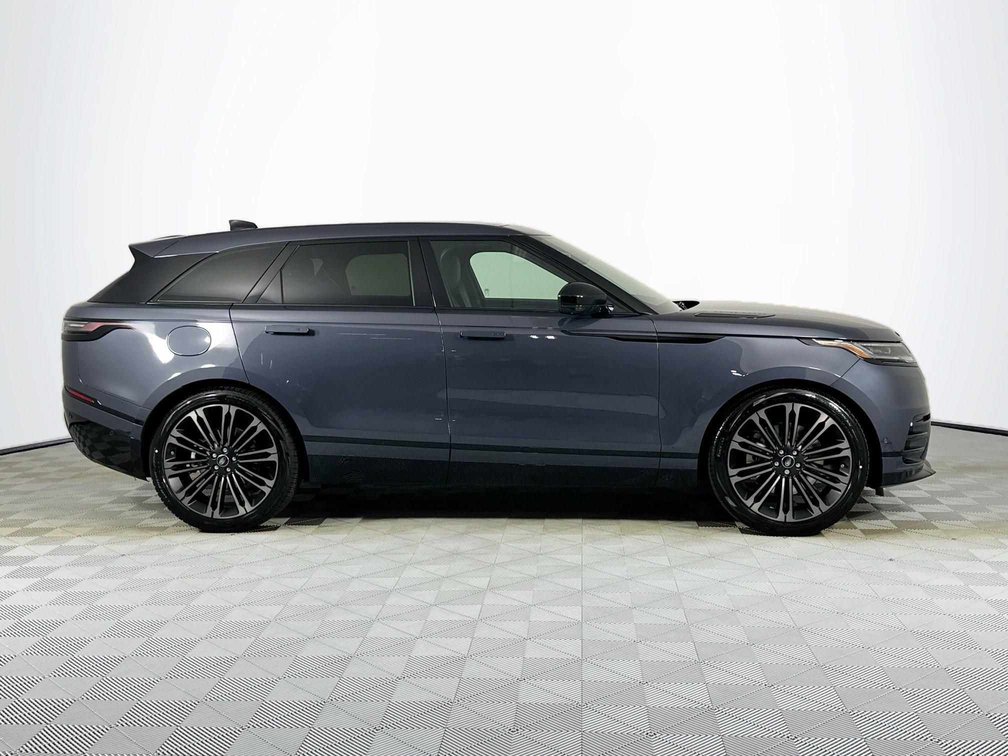 2026 Land Rover Range Rover Velar Dynamic SE