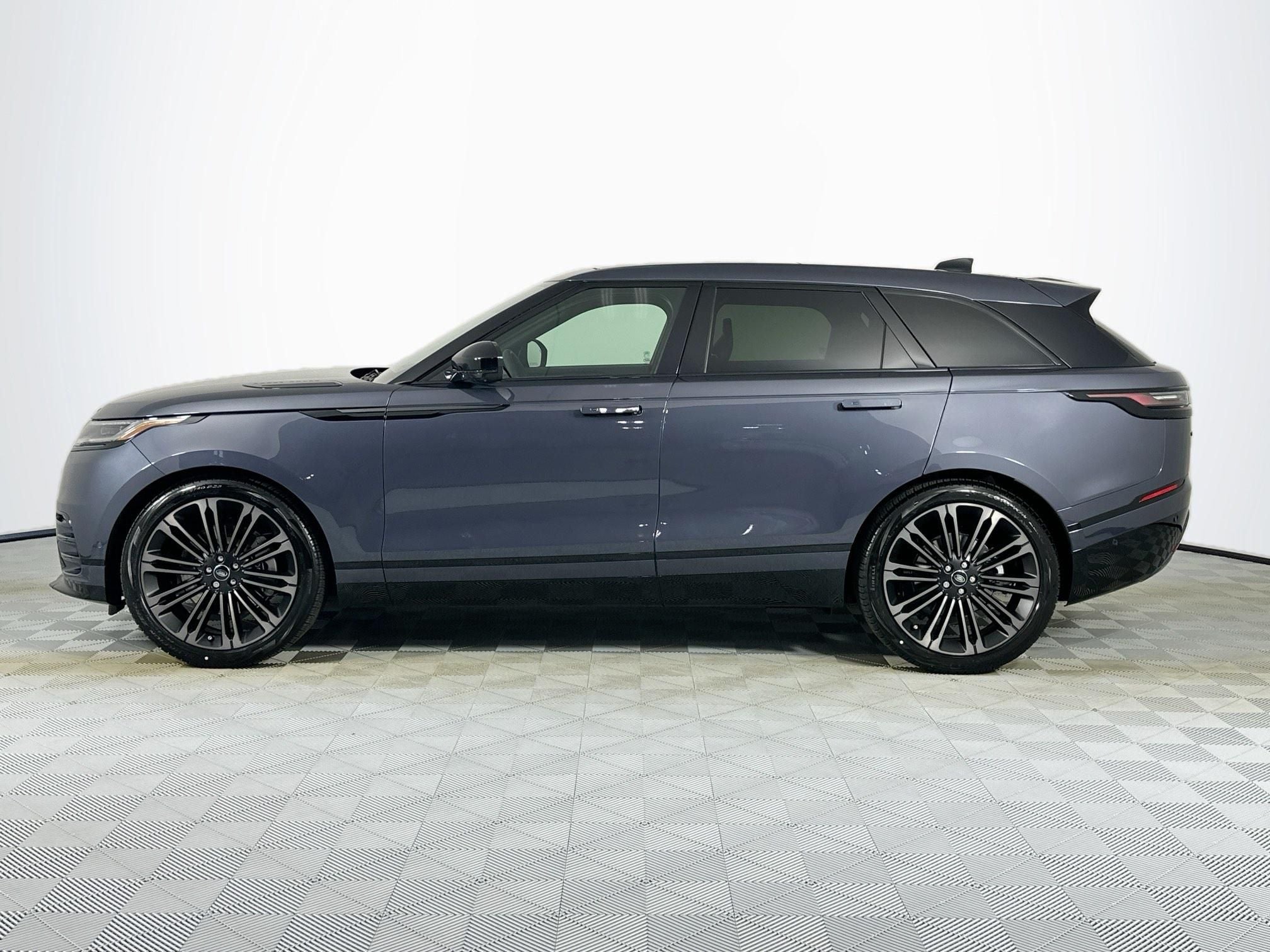 2026 Land Rover Range Rover Velar Dynamic SE