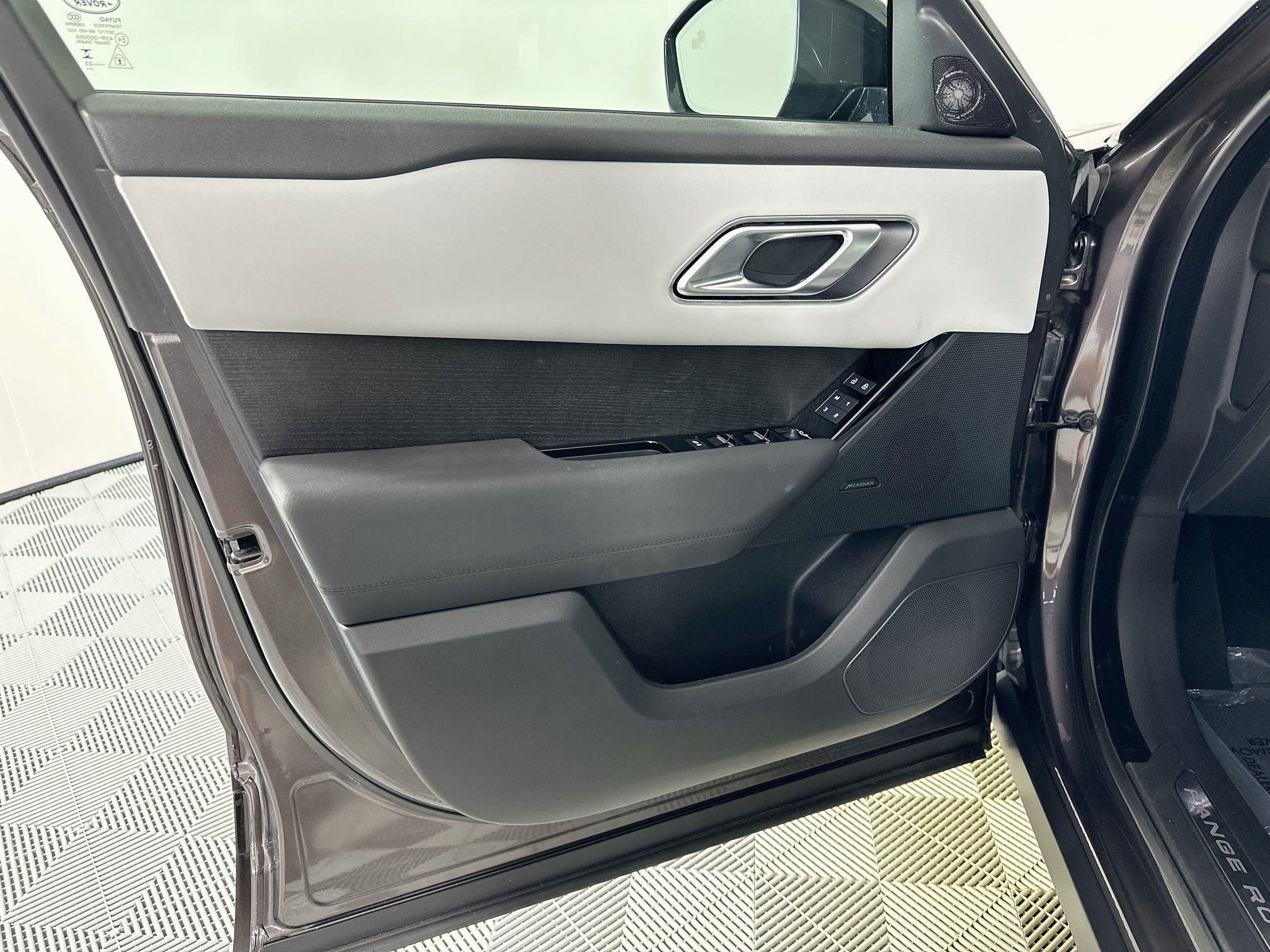 2024 Land Rover Range Rover Velar Dynamic SE
